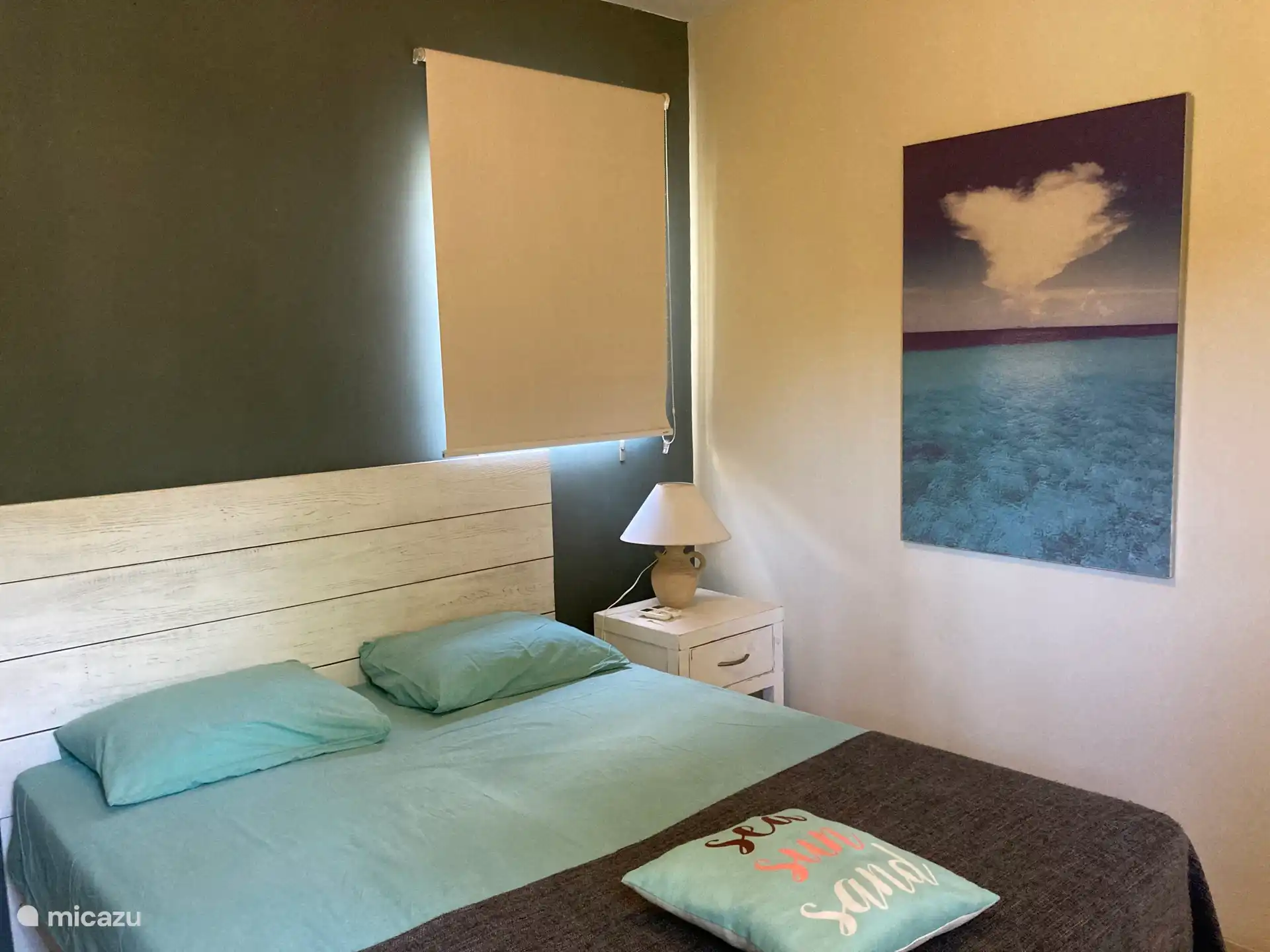 Bedroom 1- queen size bed
