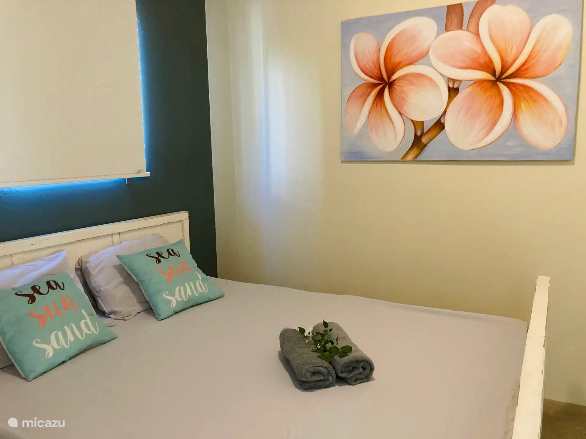 Bedroom 2- queen size bed 
