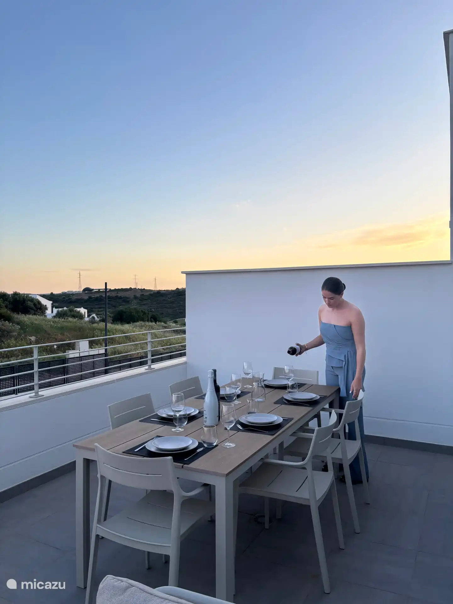 Genieße am Ende des Tages den Balkon