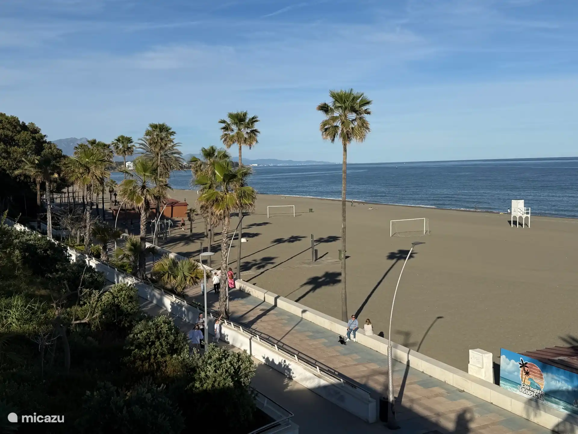 Blick auf Strand und Promenade
