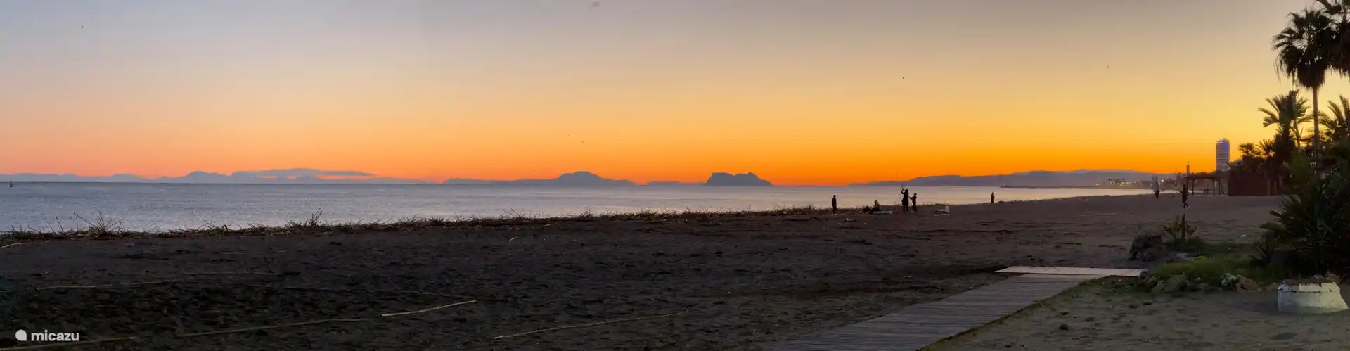 Weiter Blick auf Sonne, Meer, Strand Estepona