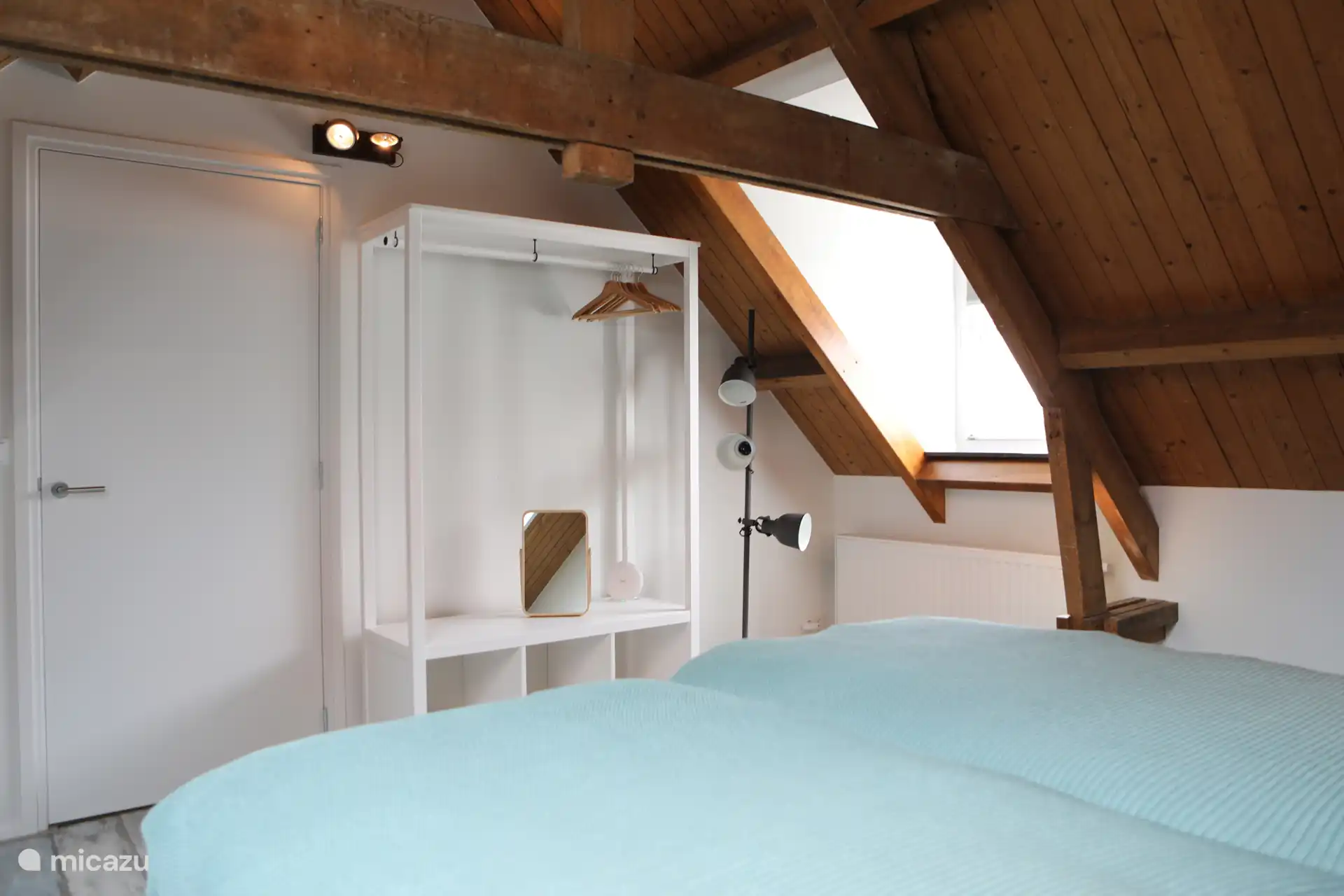 Schlafzimmer 1