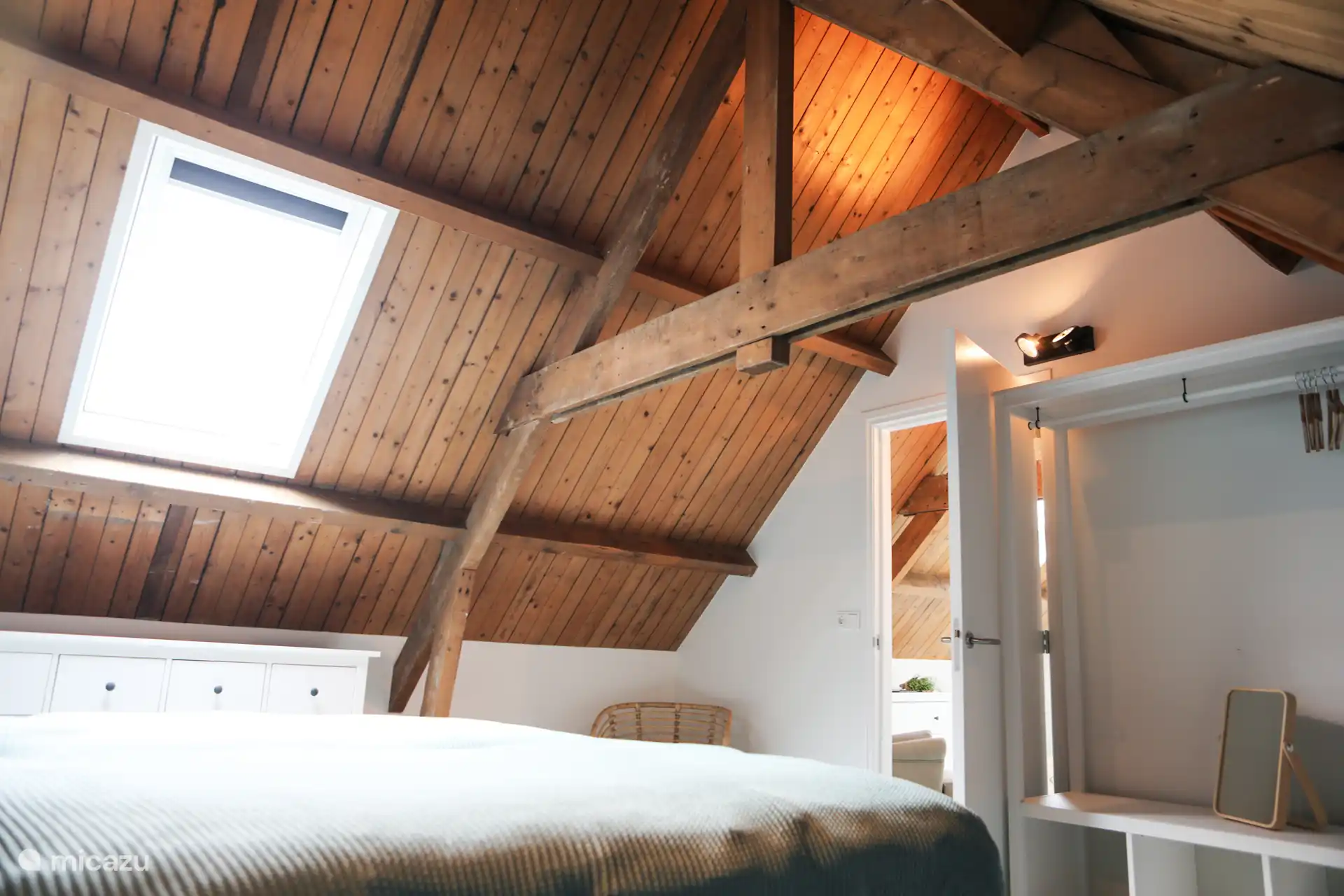 Schlafzimmer 1