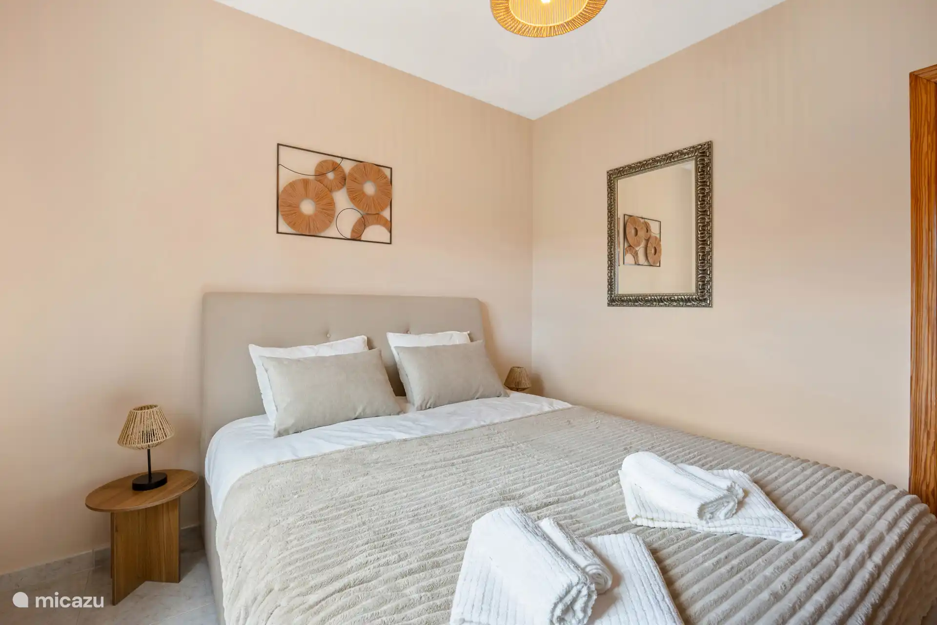 Schlafzimmer 2 mit einem Doppelbett 160x200