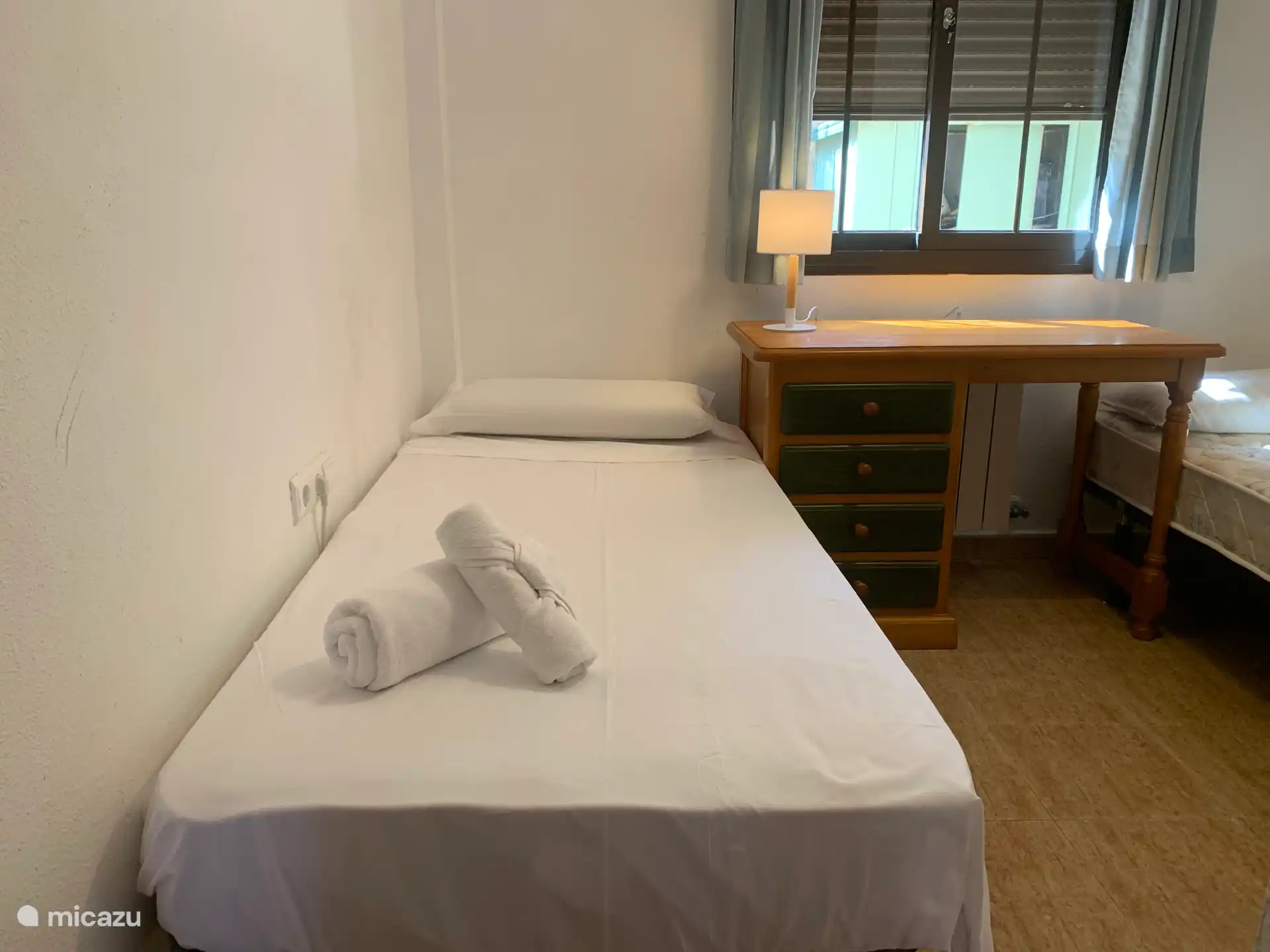 Chambre double au rez-de-chaussée. Lits simples.