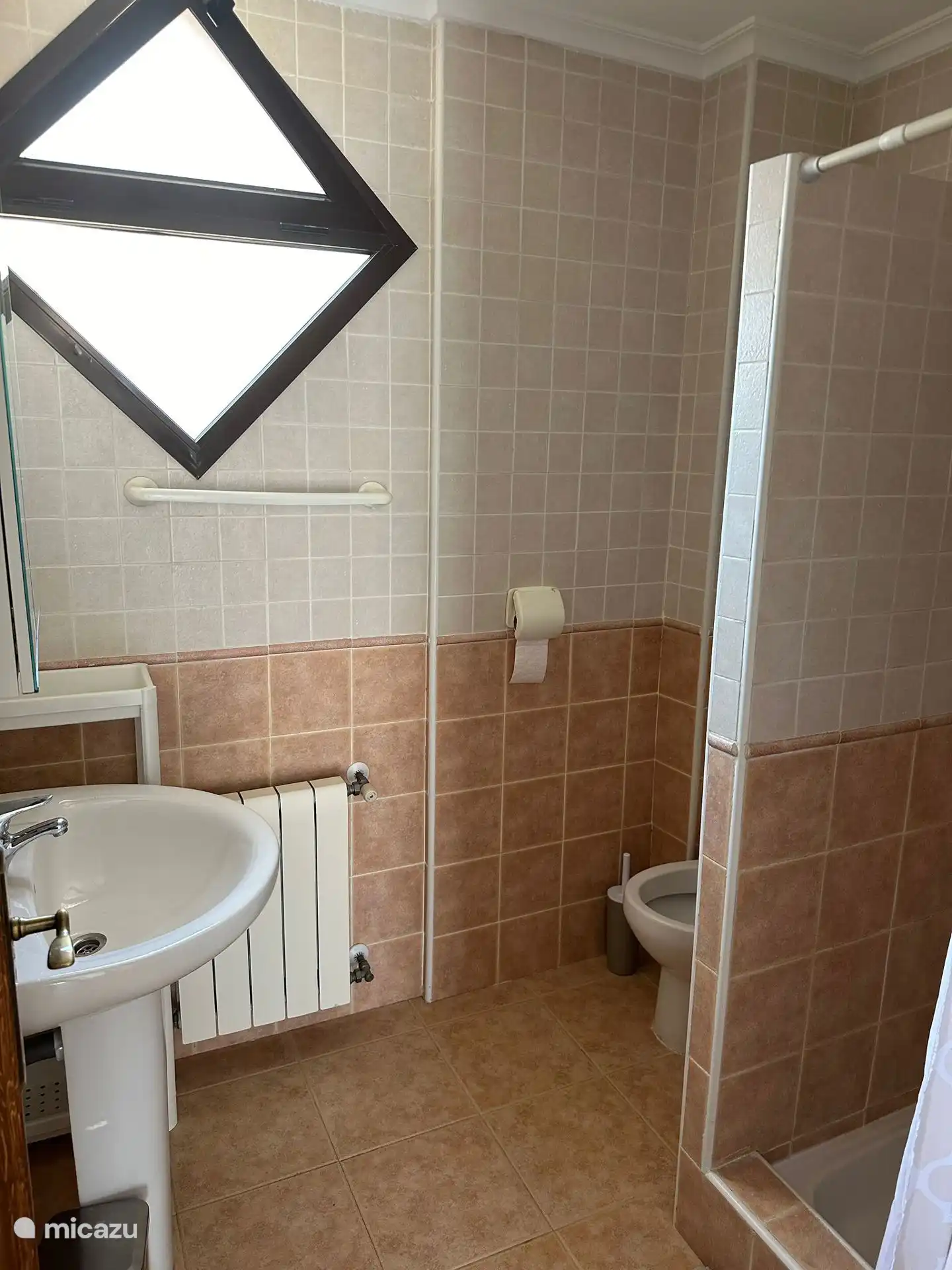 Salle de bain au rez-de-chaussée