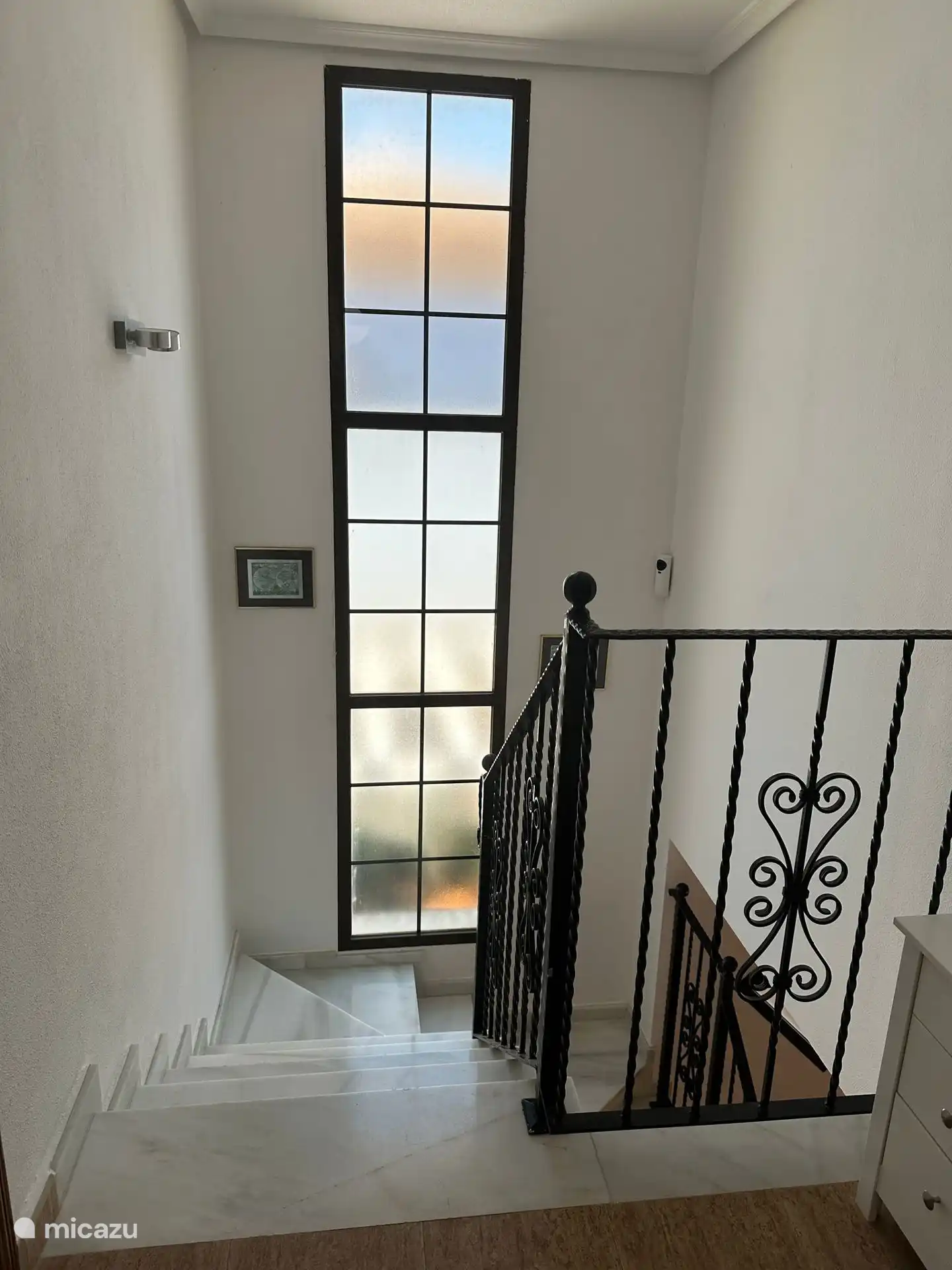 Escalier menant au rez-de-chaussée