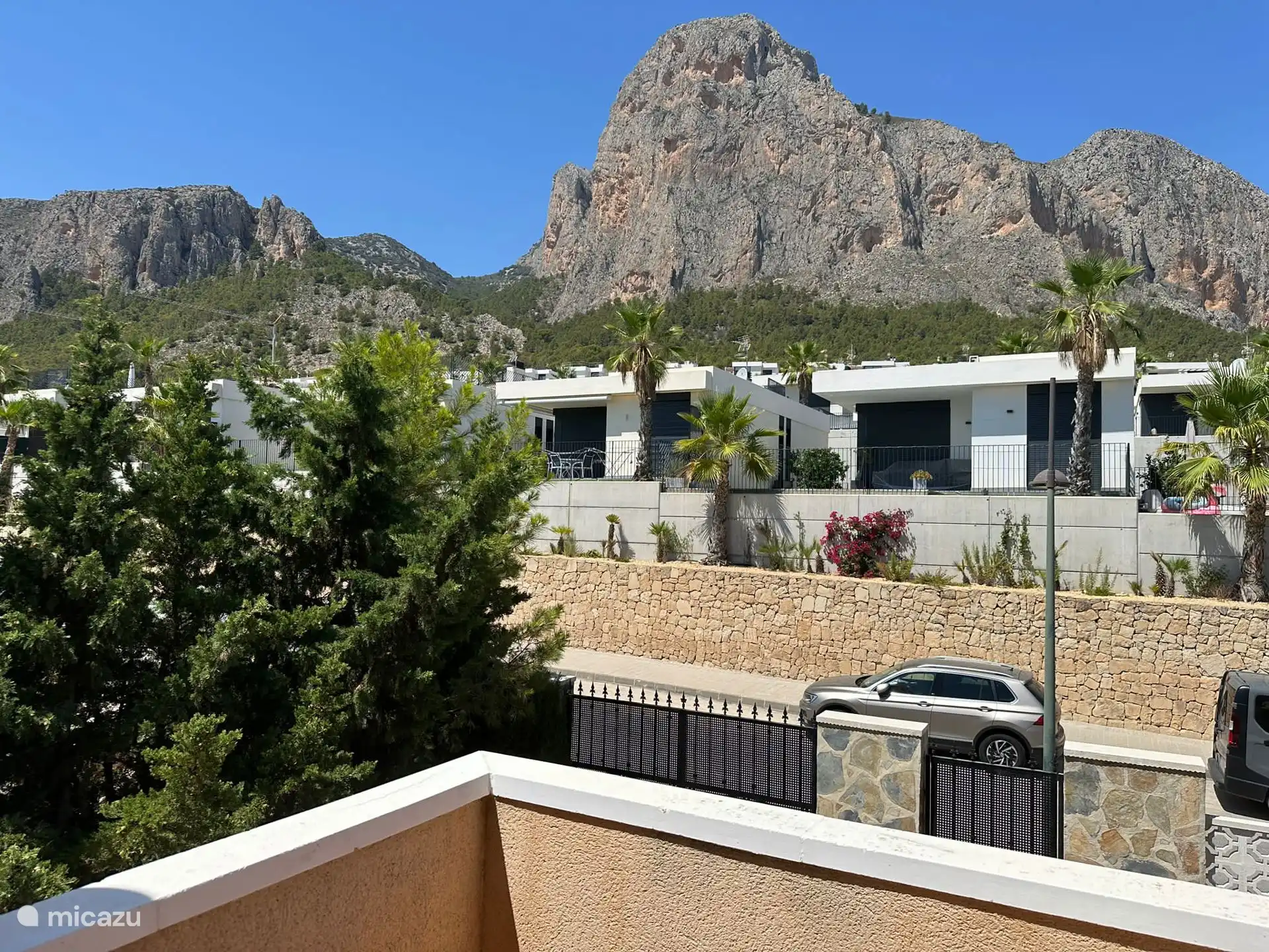 Vue depuis le balcon d’une des chambres au rez-de-chaussée
