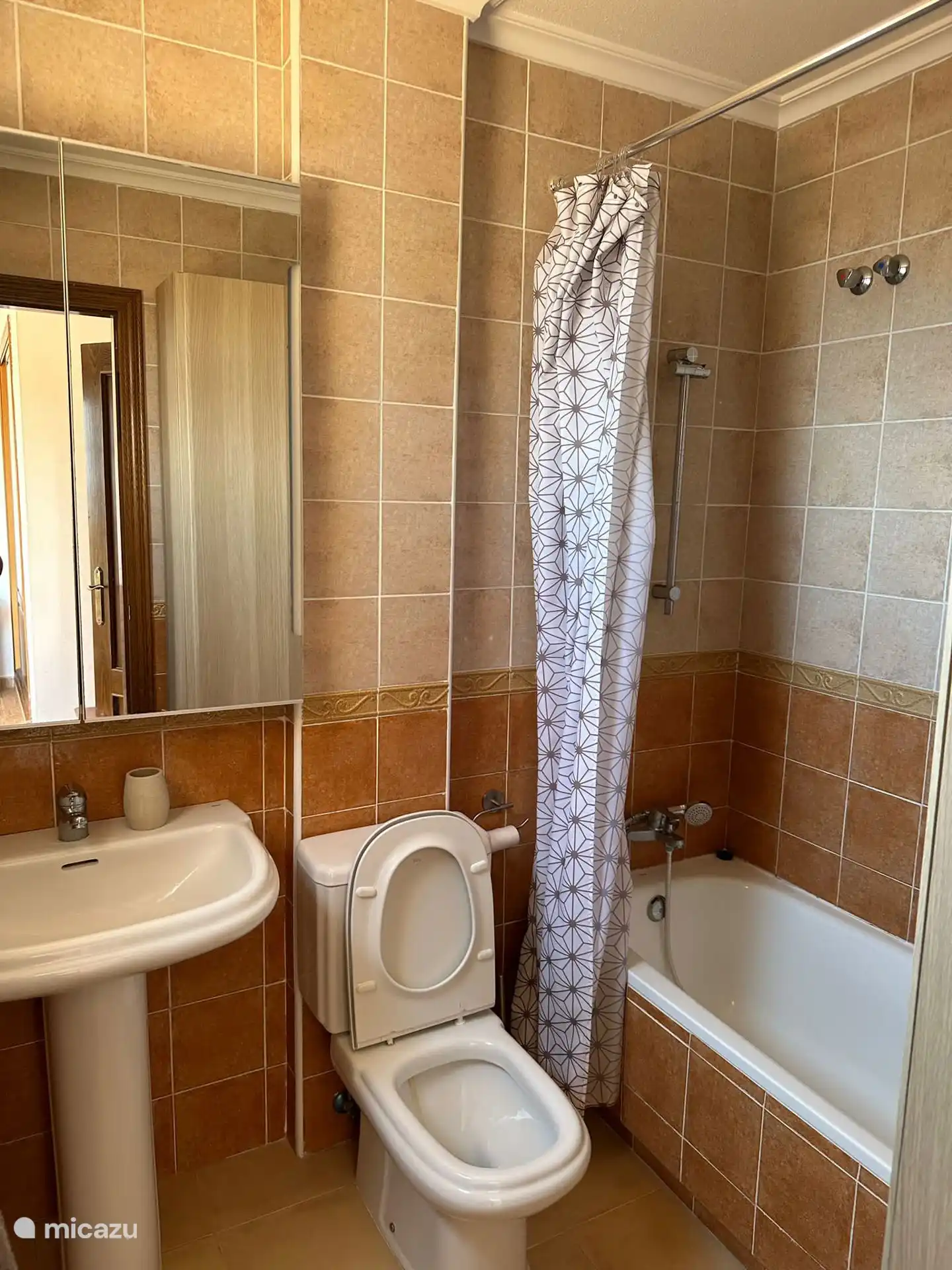 Chambre parentale avec salle de bain attenante