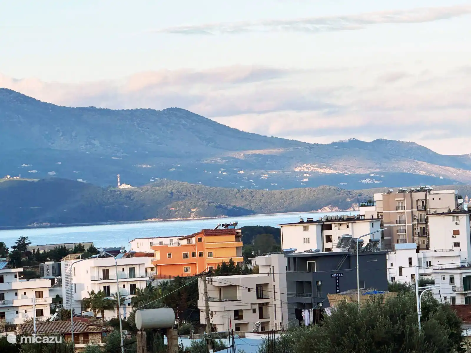 Vistas al mar/Montañas