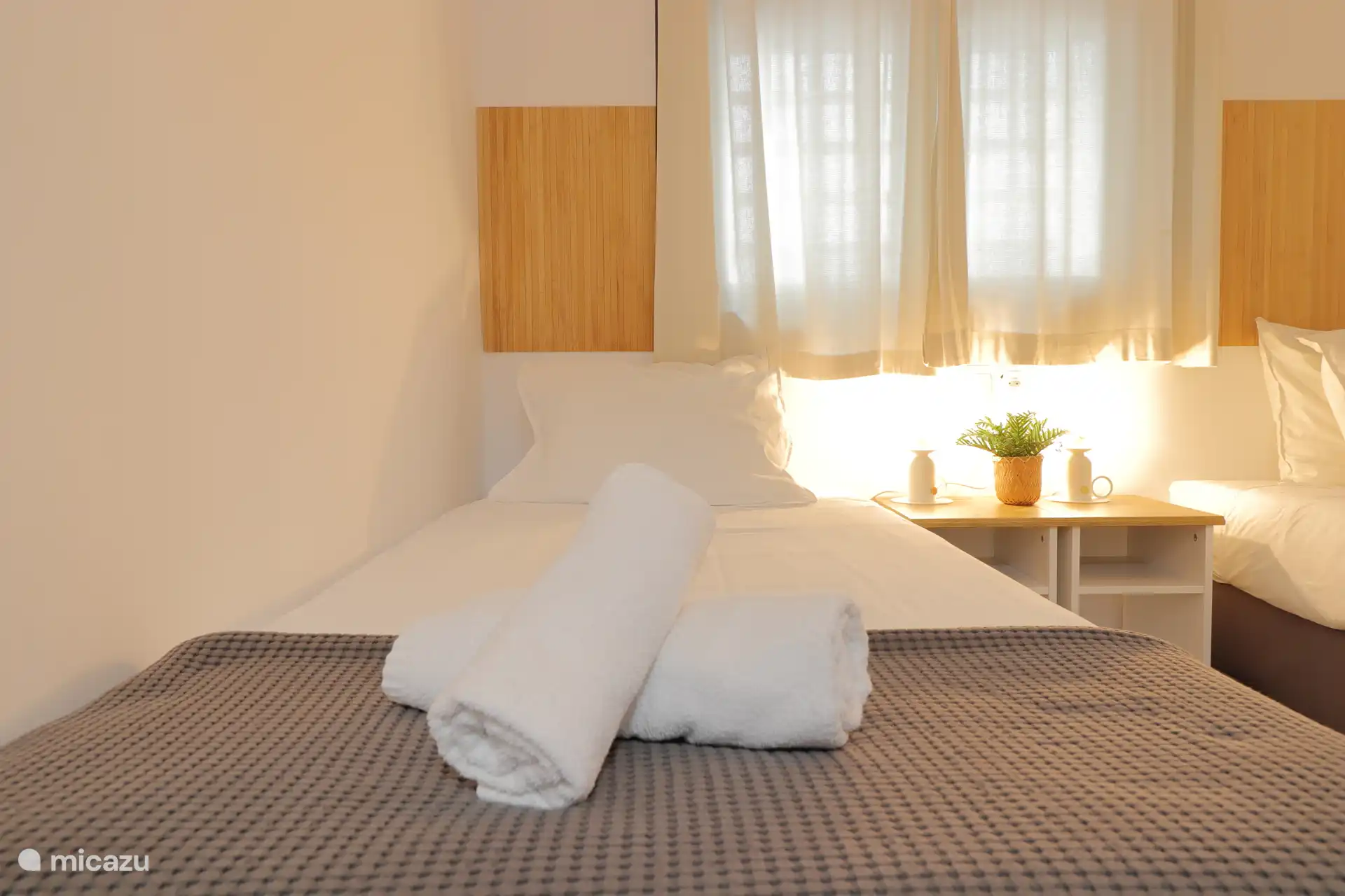 Slaapkamer met 2 eenpersoonsbedden