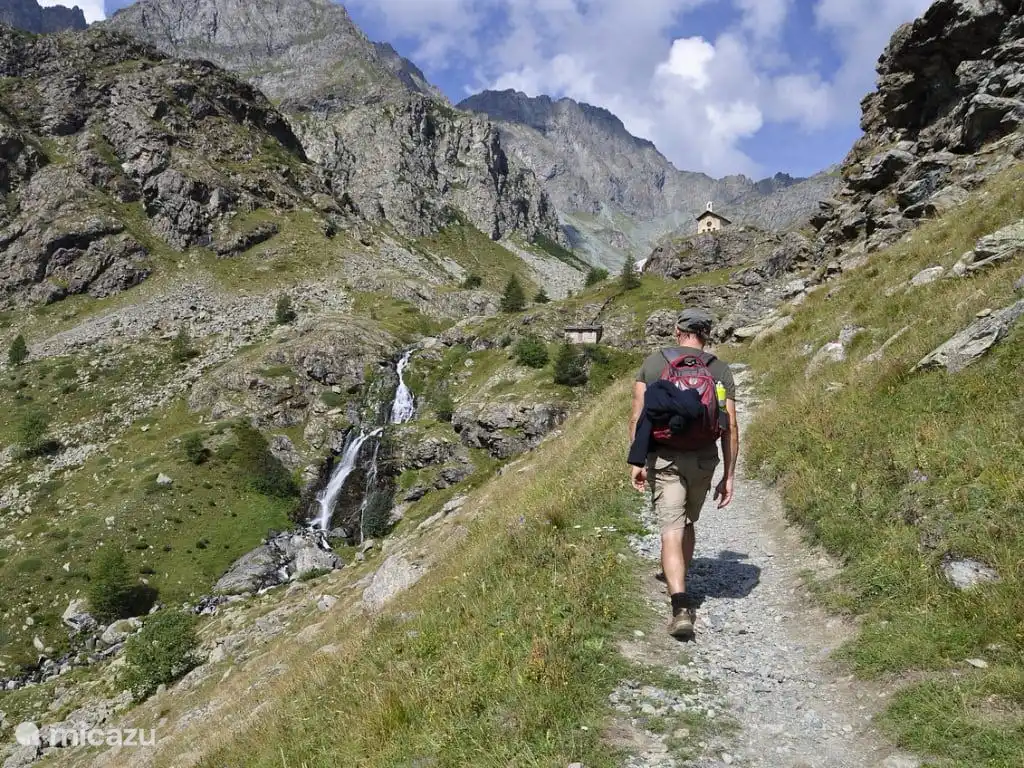 Wandelen bij Pian del Re op de Monviso