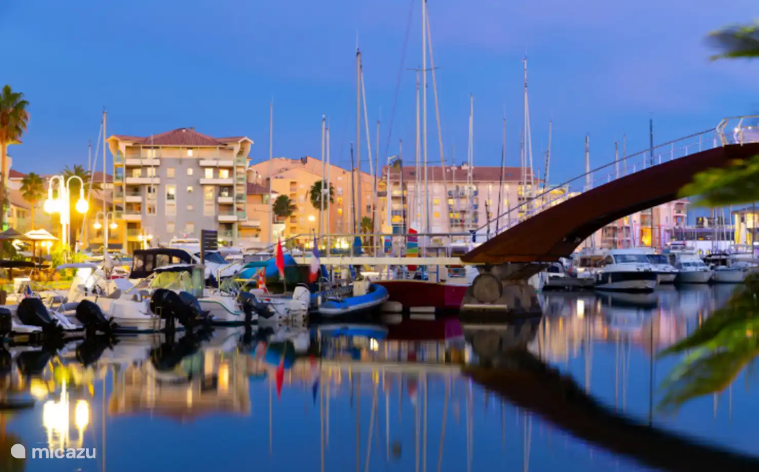 Port of Fréjus with restaurants, bars and entertainment.