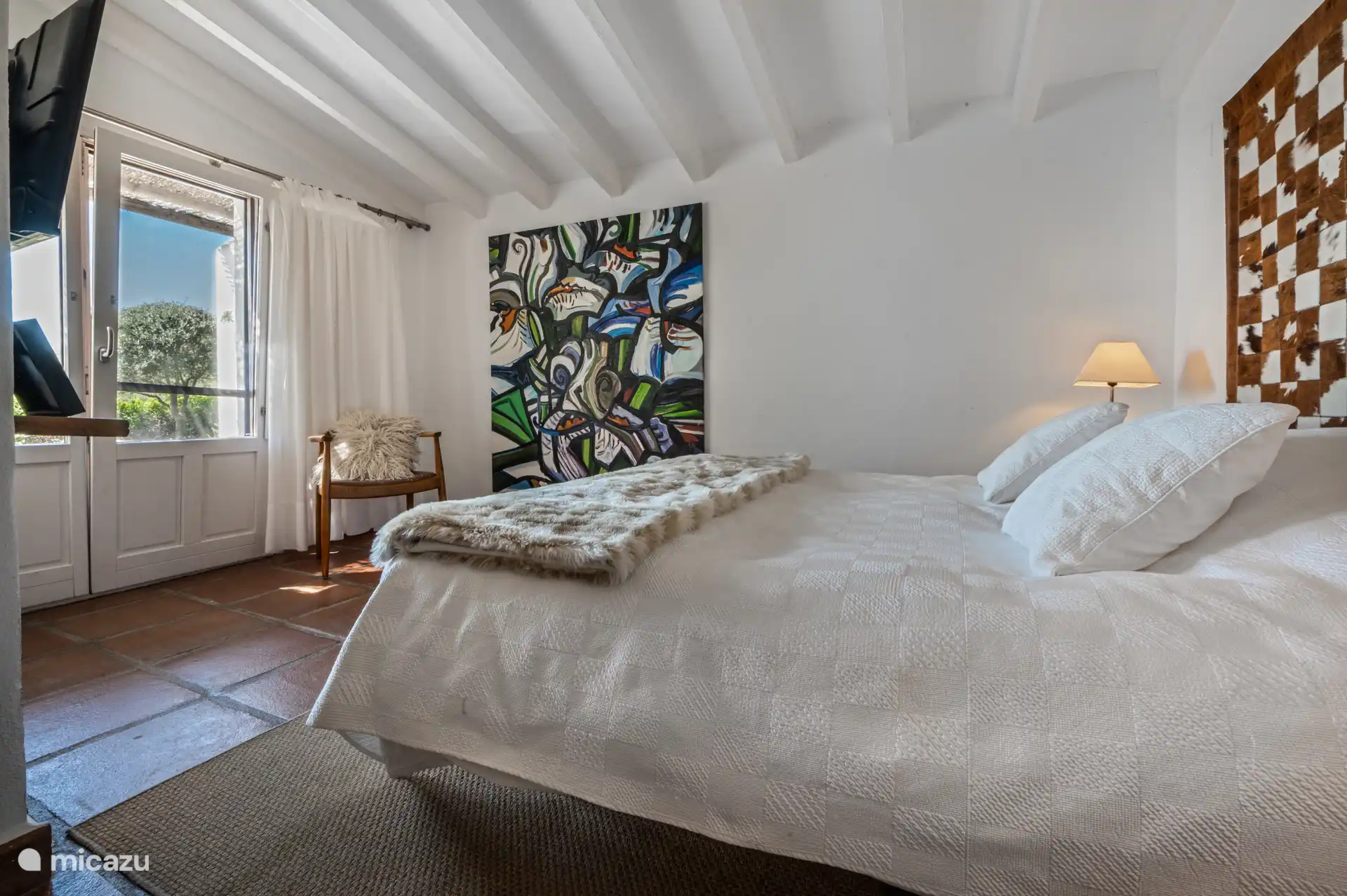 suite parentale avec terrasse privée donnant sur la vallée et la mer Méditerranée