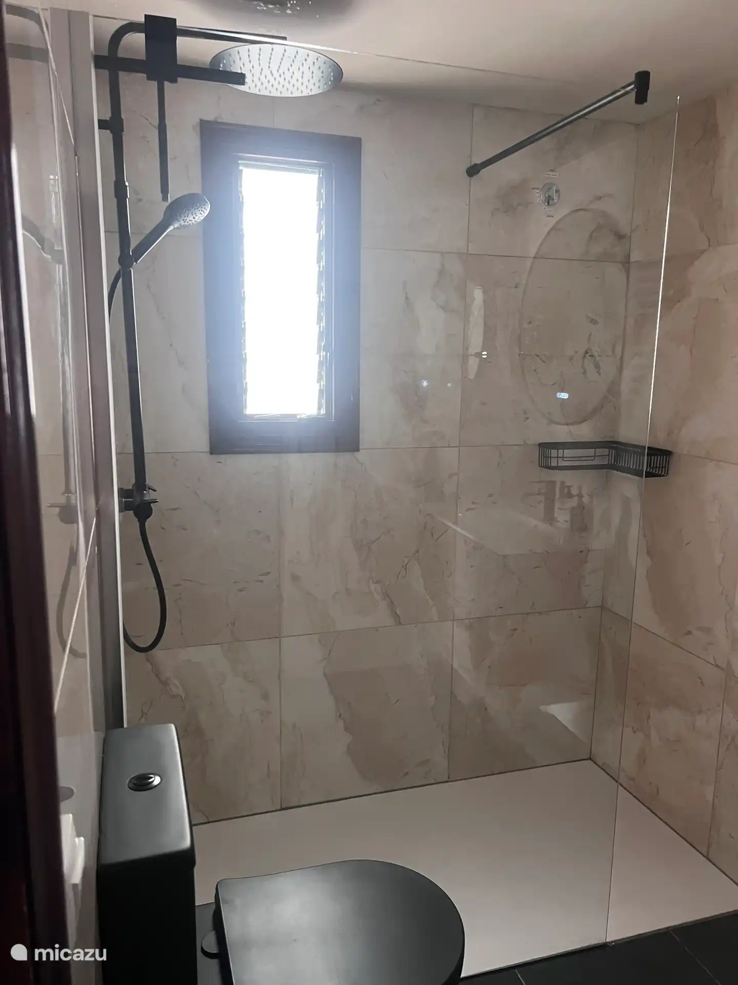 Modern bathroom with walk-in shower 