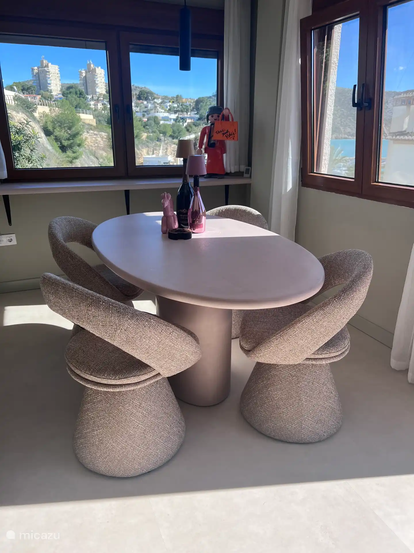 Dining room with sea view 