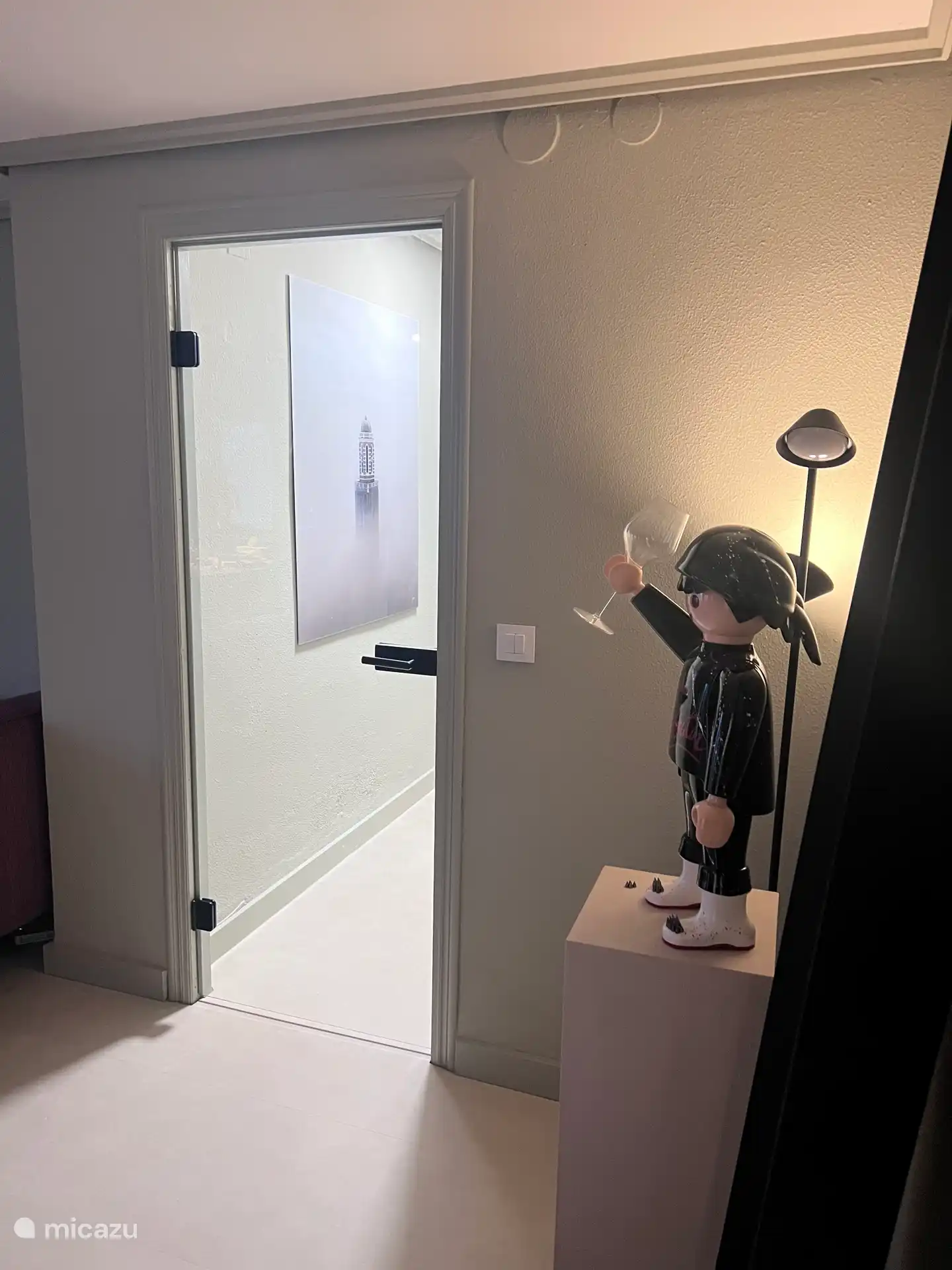 Living room to hallway