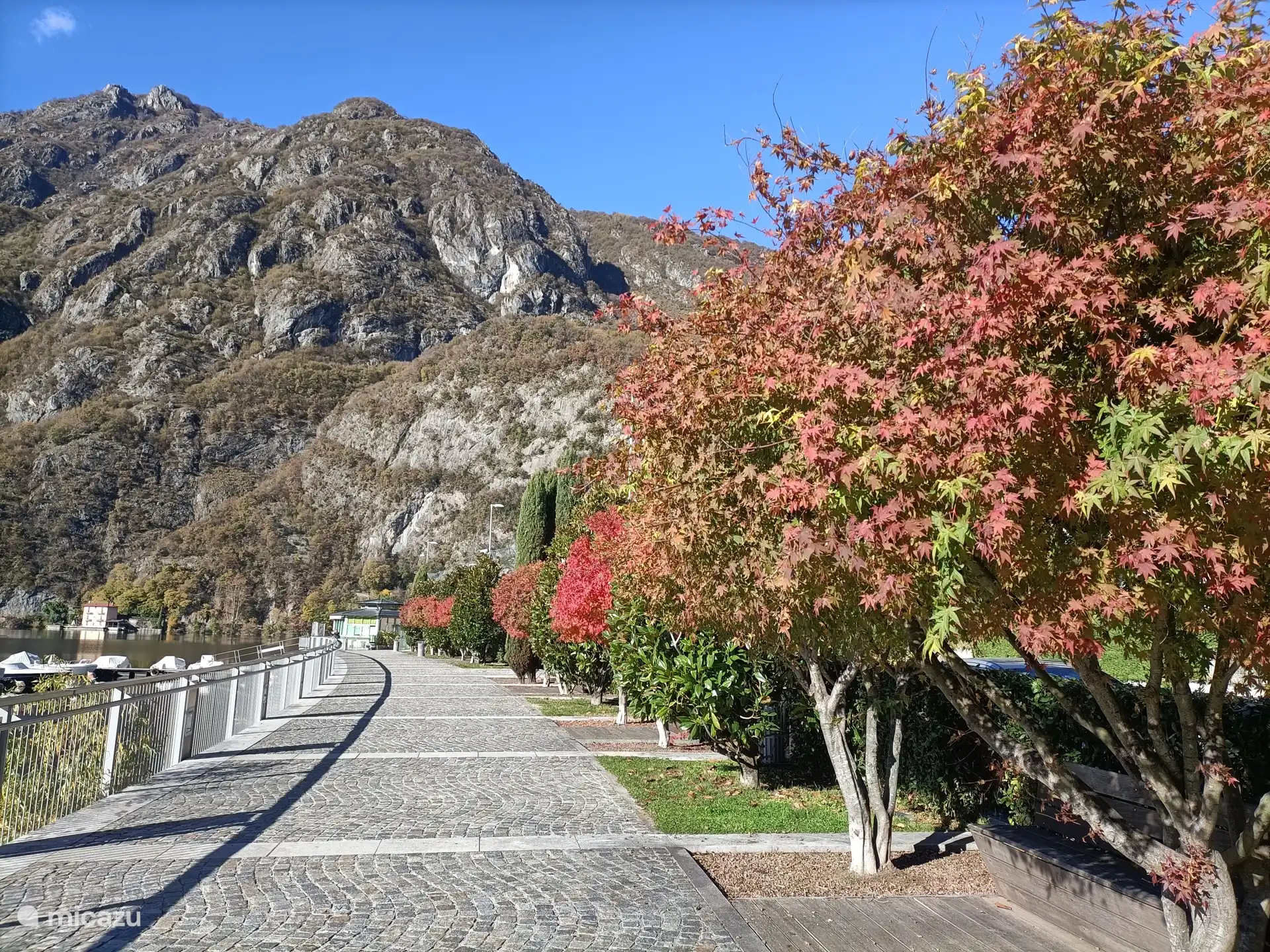 The boulevard from Porto Letizia to Porlezza.