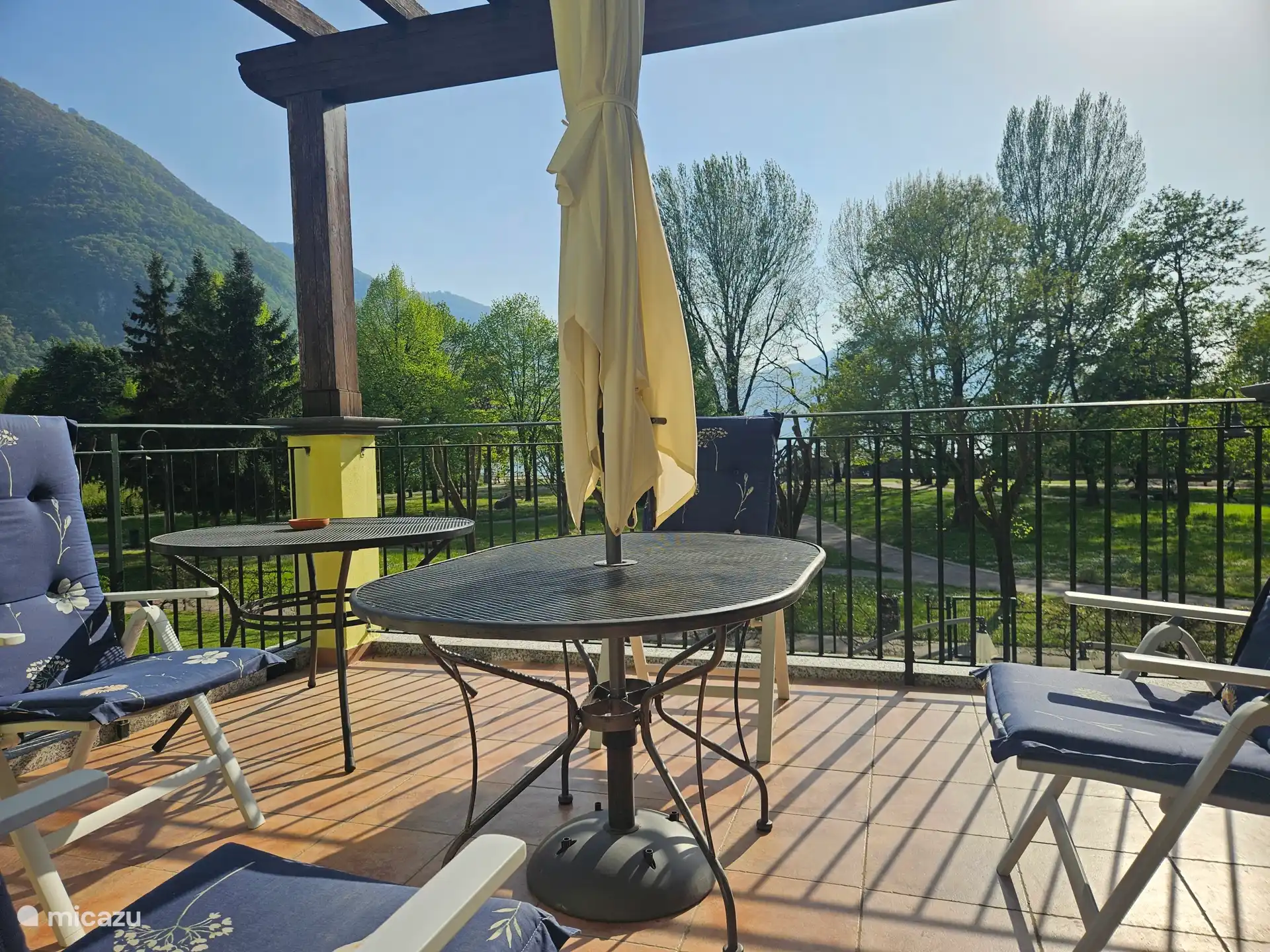 The terrace with a view of Lake Lugano