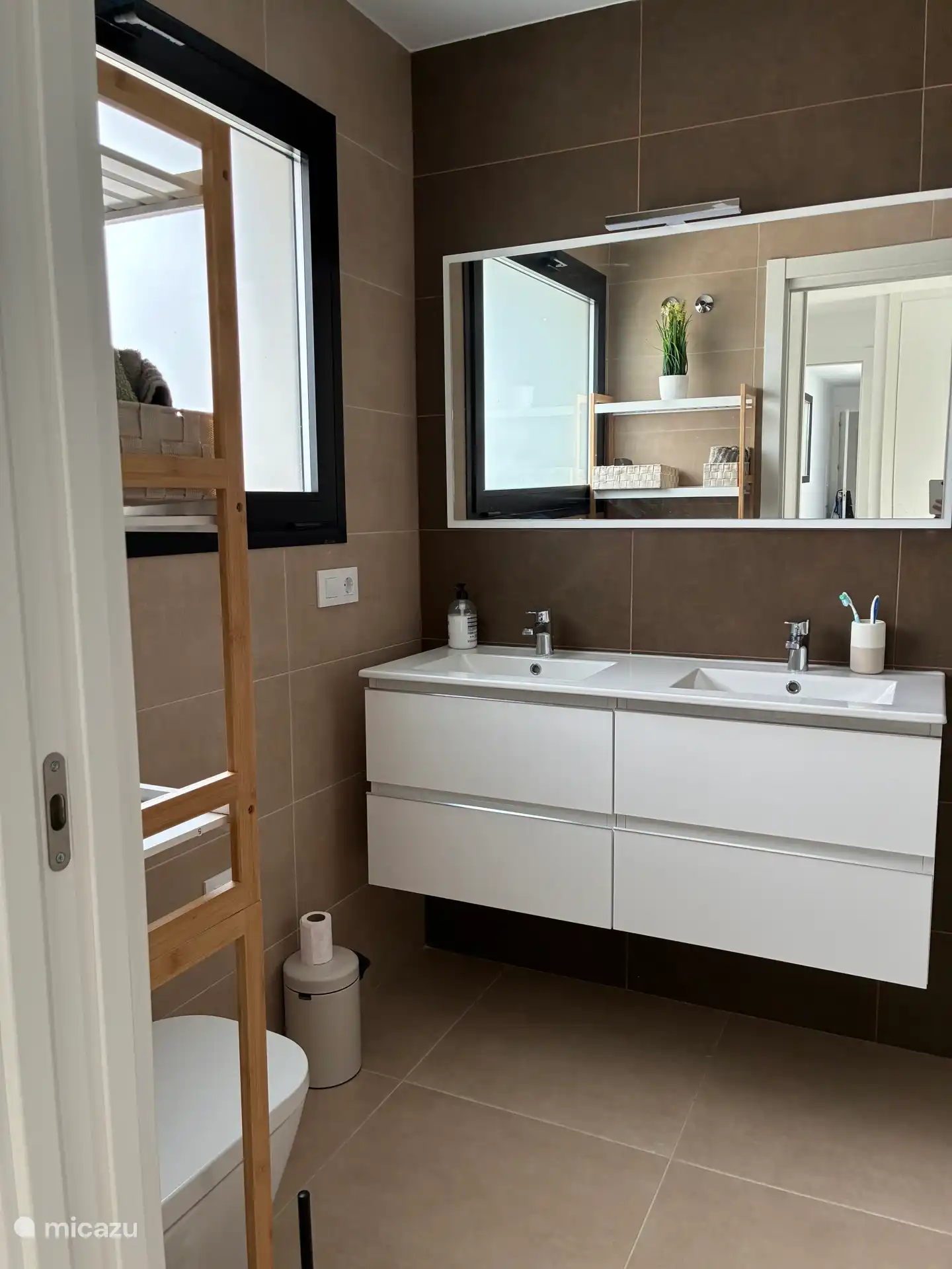 bathroom master bedroom, walk-in shower on the right