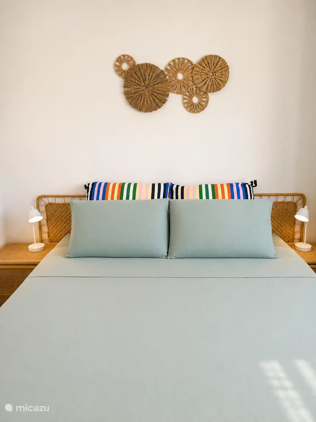 Queensize bed met pocketvering matras en  cloudpillo topper 