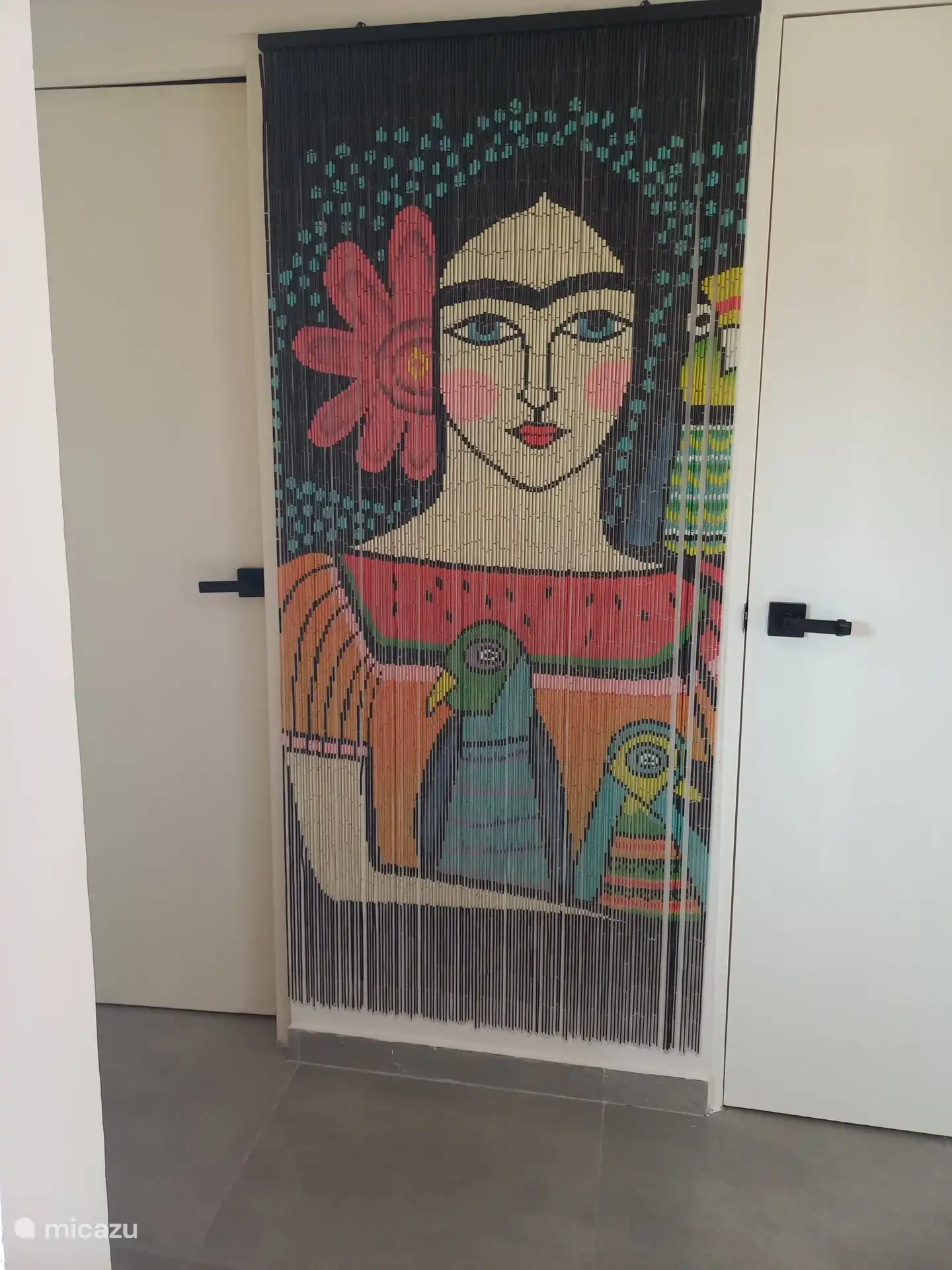 Hal naar de badkamer en slaapkamer 