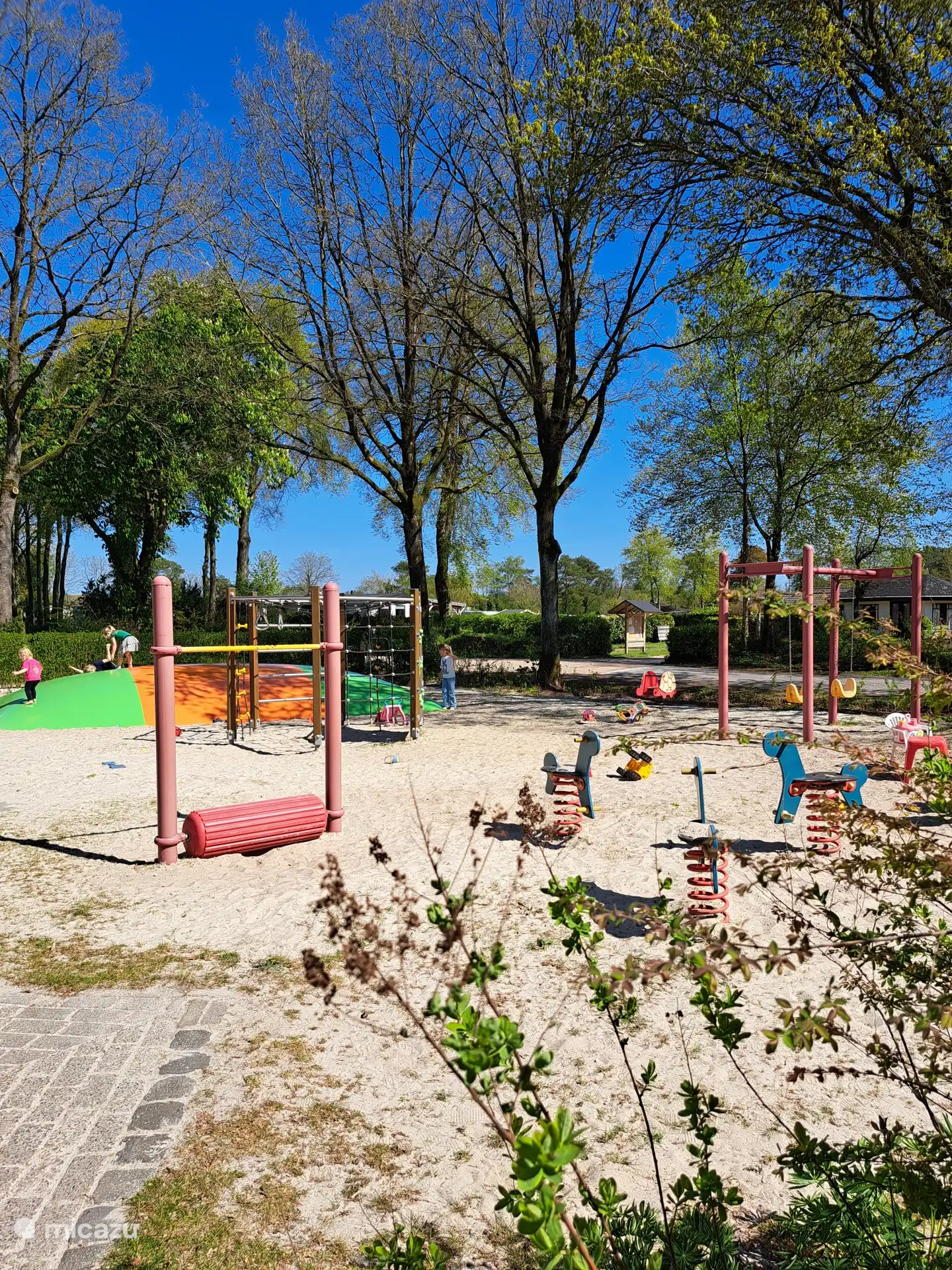 Parque infantil en el camping
