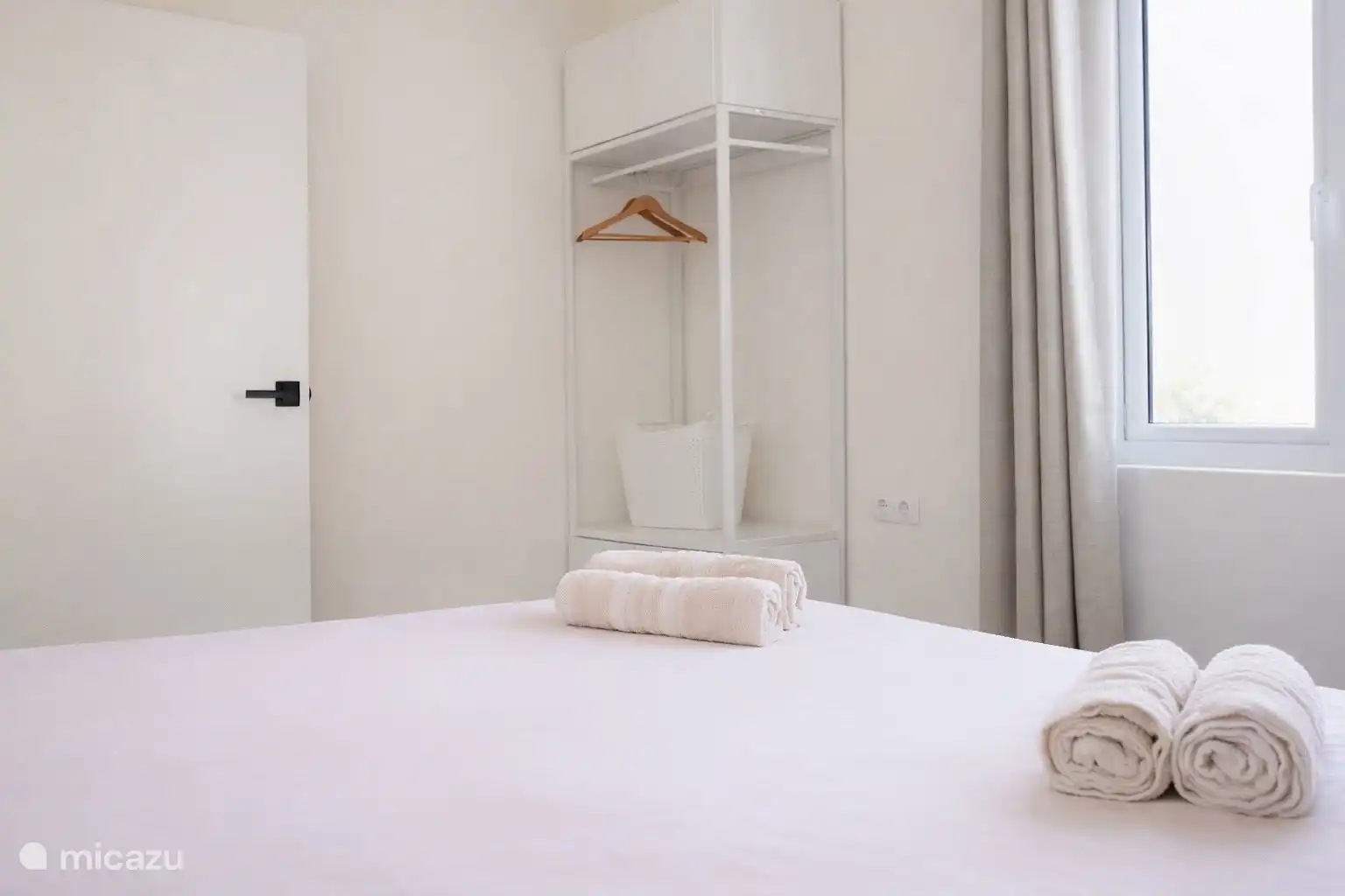 Schlafzimmer 2, mit Schrank 