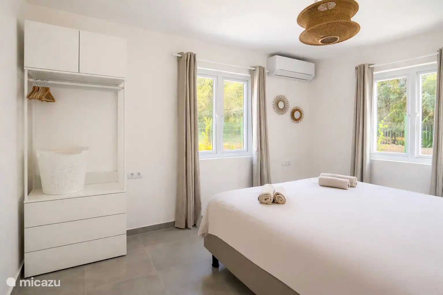 Schlafzimmer 2, mit Schrank 