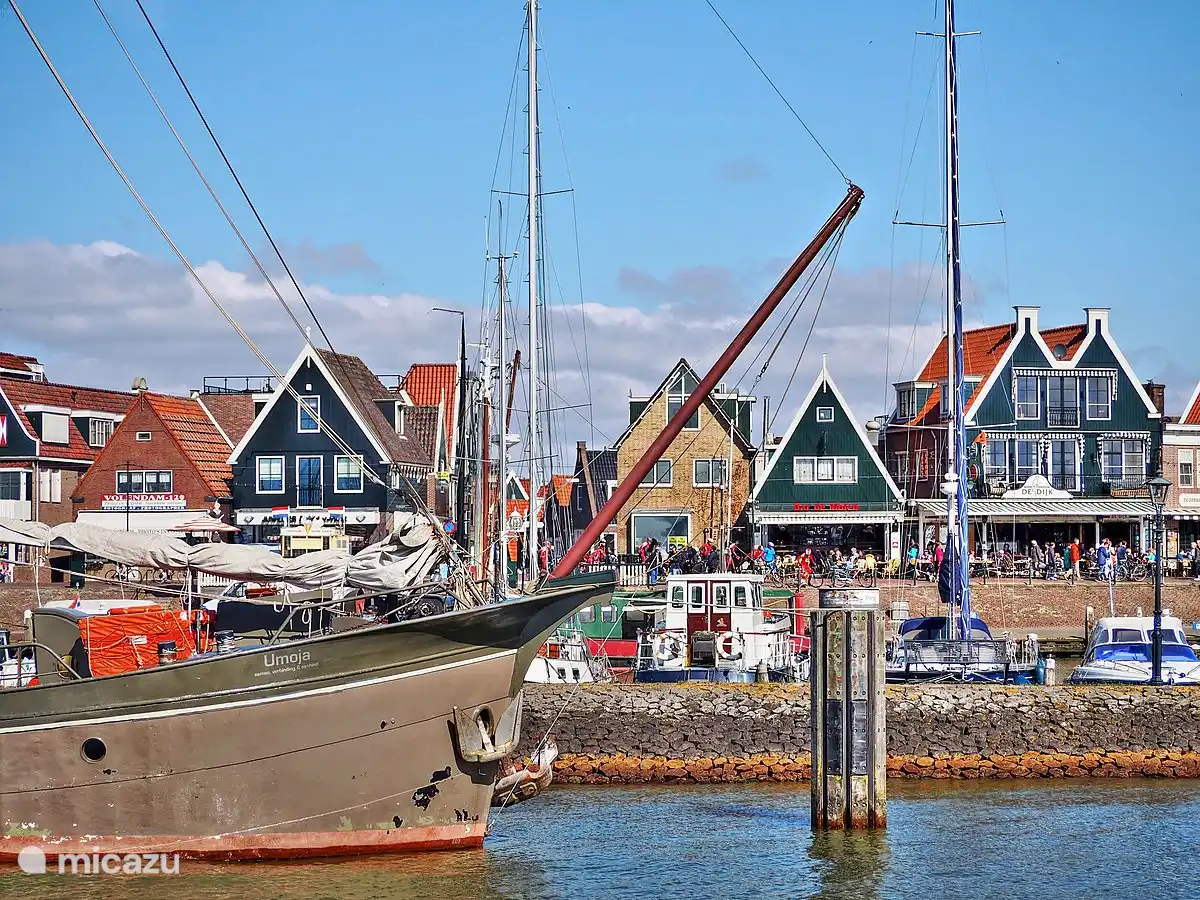 Volendam is also only half an hour from Wormerveer 