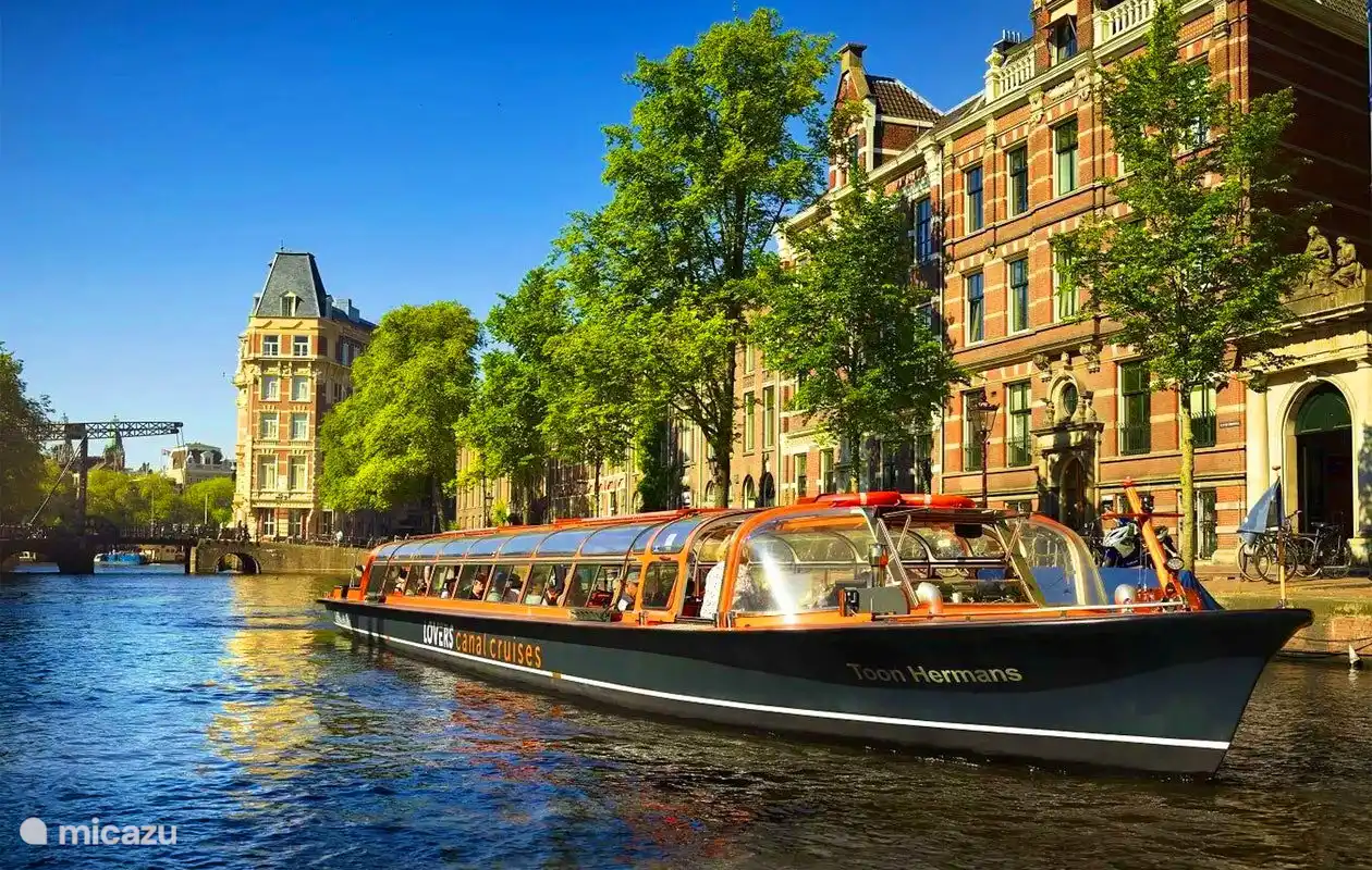 Amsterdam Centre can be reached within 20 minutes by train