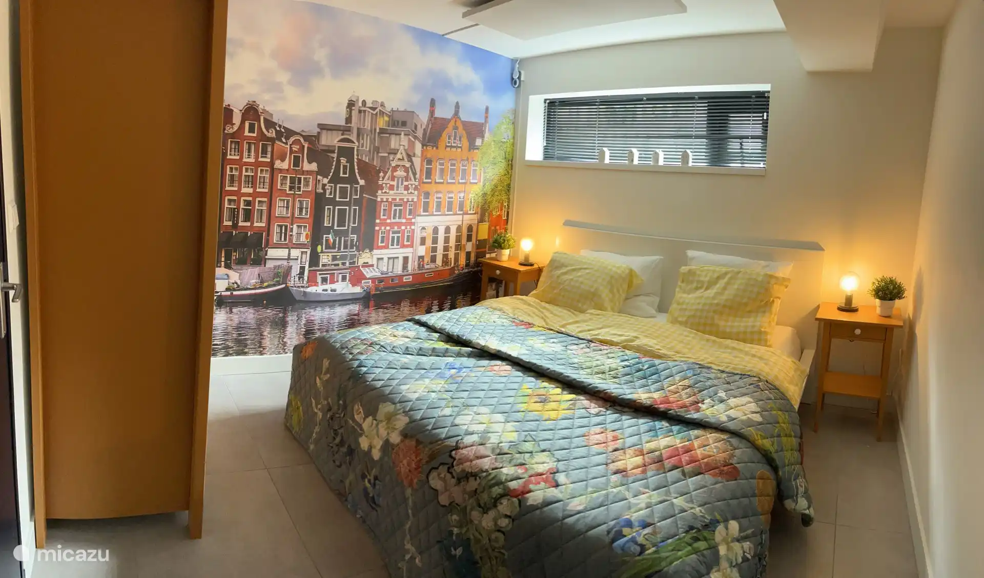 Bedroom 1: The Amsterdam room. The 2-person King-size bed (180-200) has a high-quality mattress