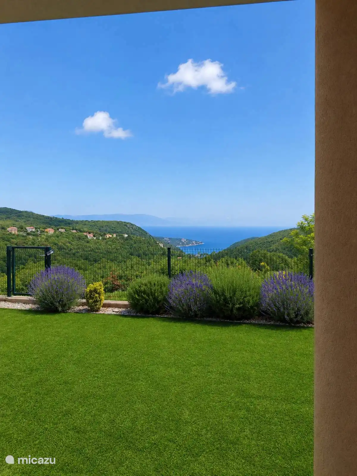 Lavande et vue sur la mer....