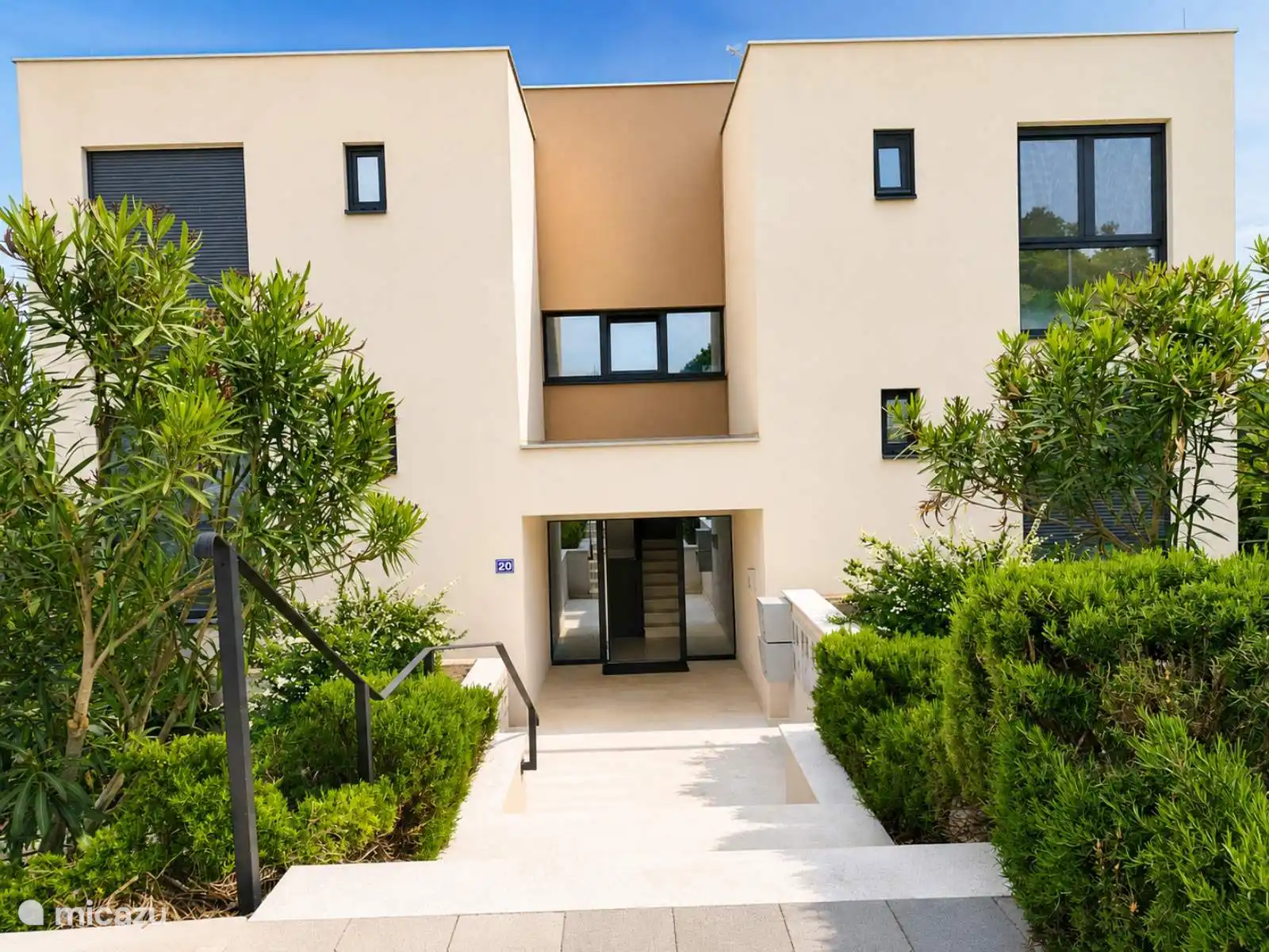 Entrée de notre bâtiment