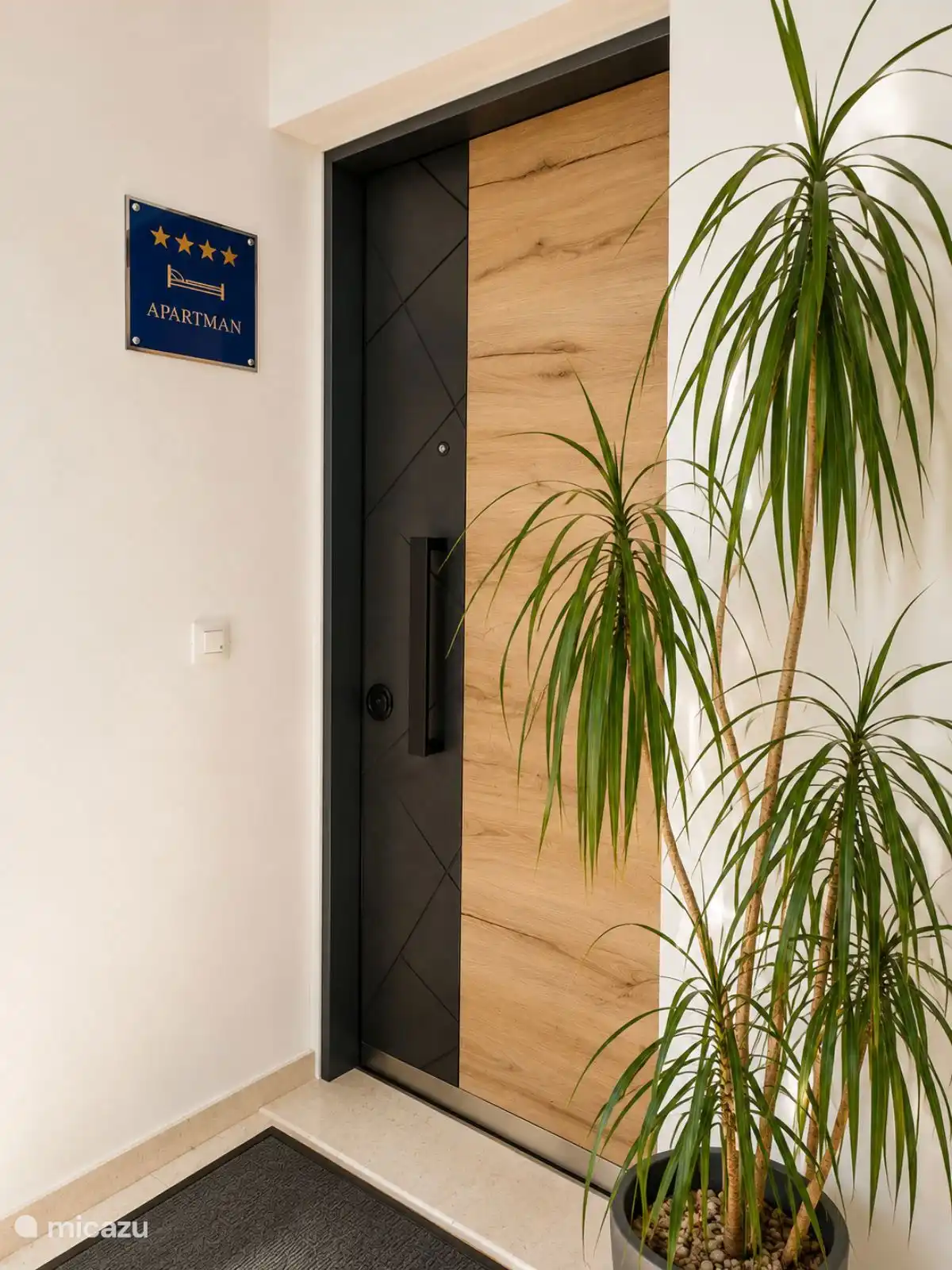 appartement - au rez-de-chaussée, à droite