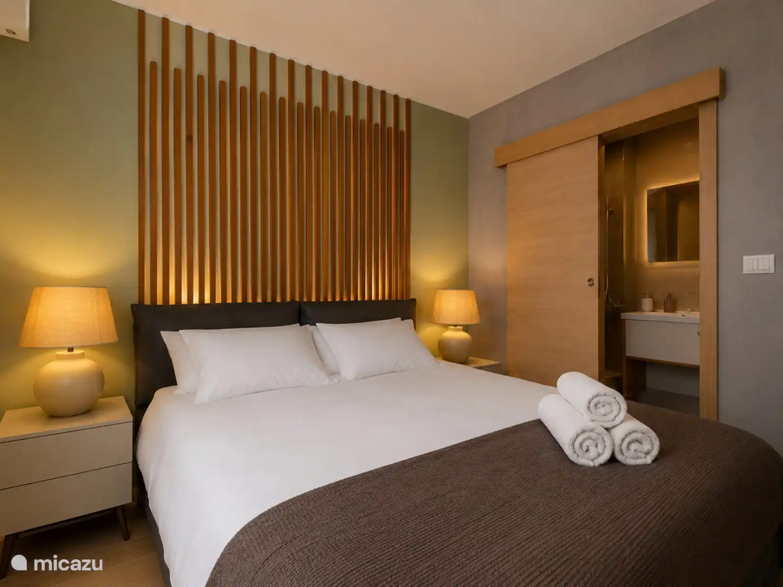 chambre 3 avec entrée sur salle de bain privée