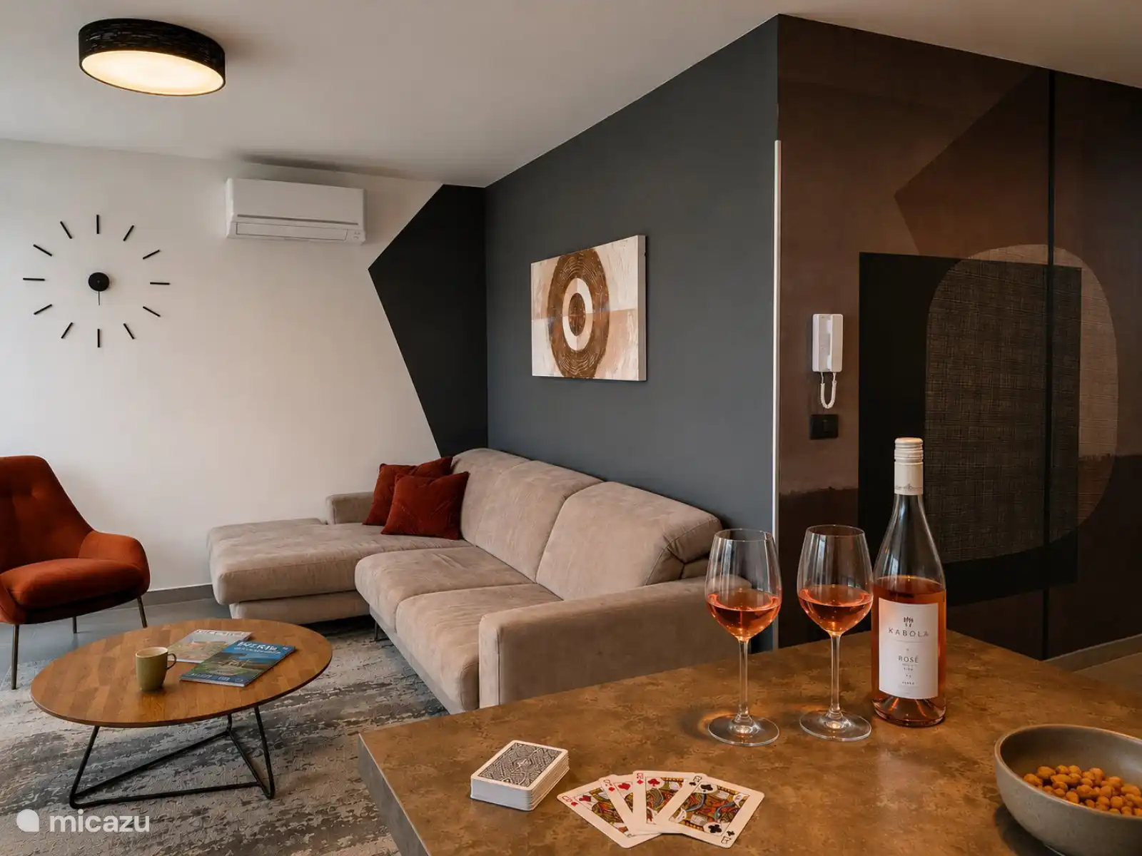 Salon en espace ouvert