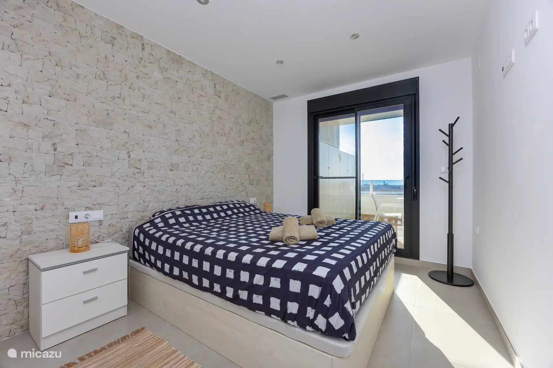 Schlafzimmer 1
