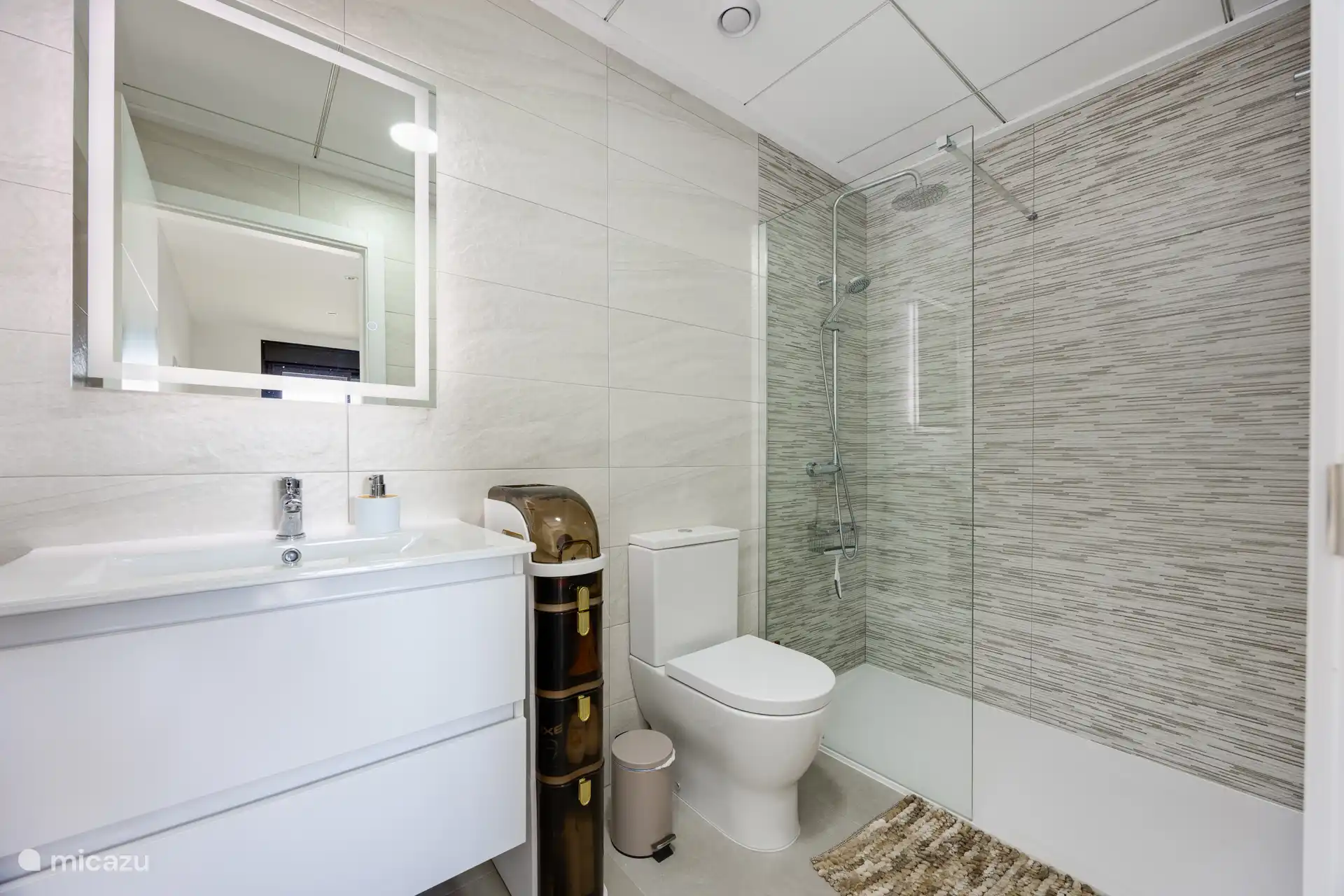 Ensuite-Badezimmer bis Schlafzimmer 1