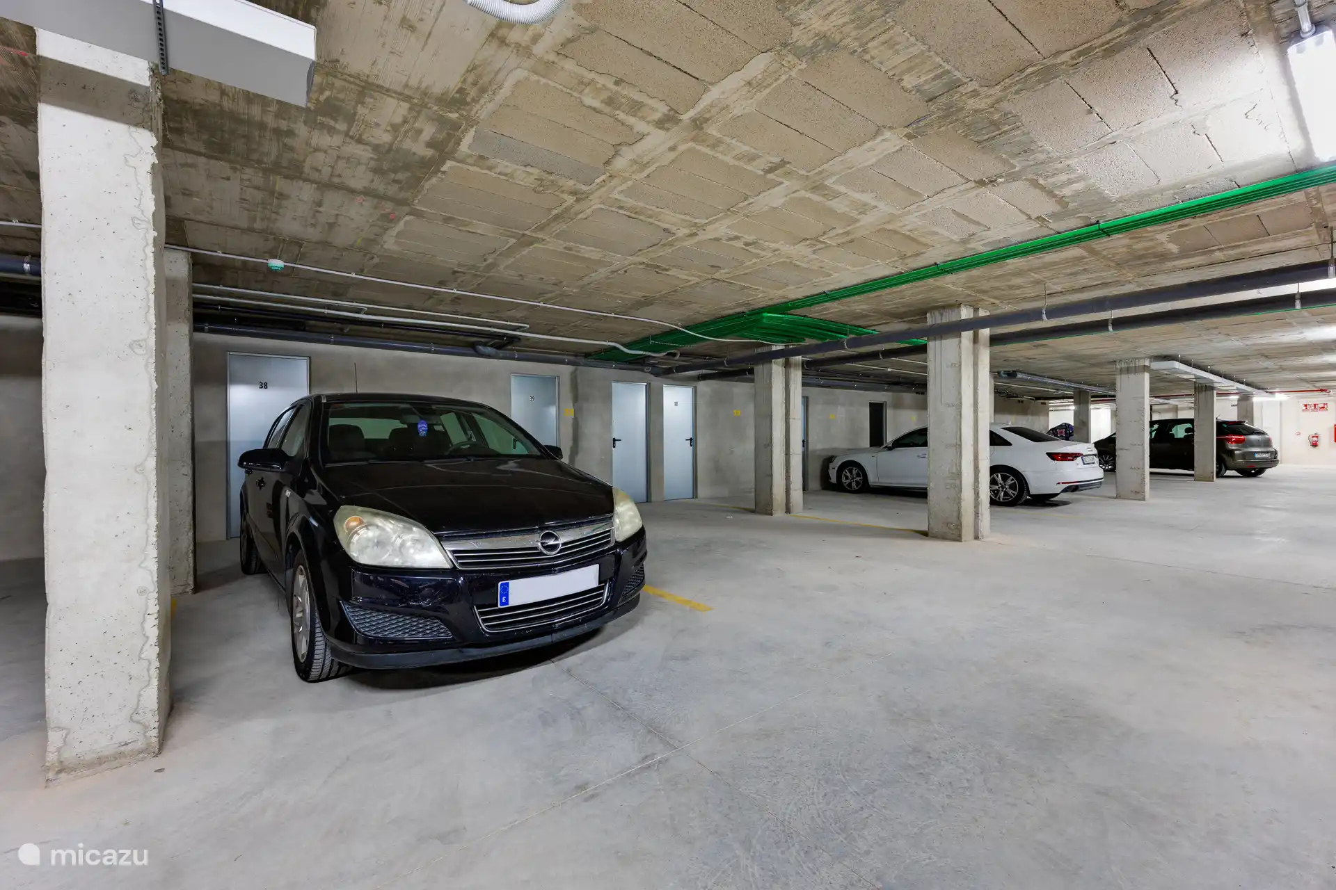 Tiefgaragenplatz mit Lagerraum
