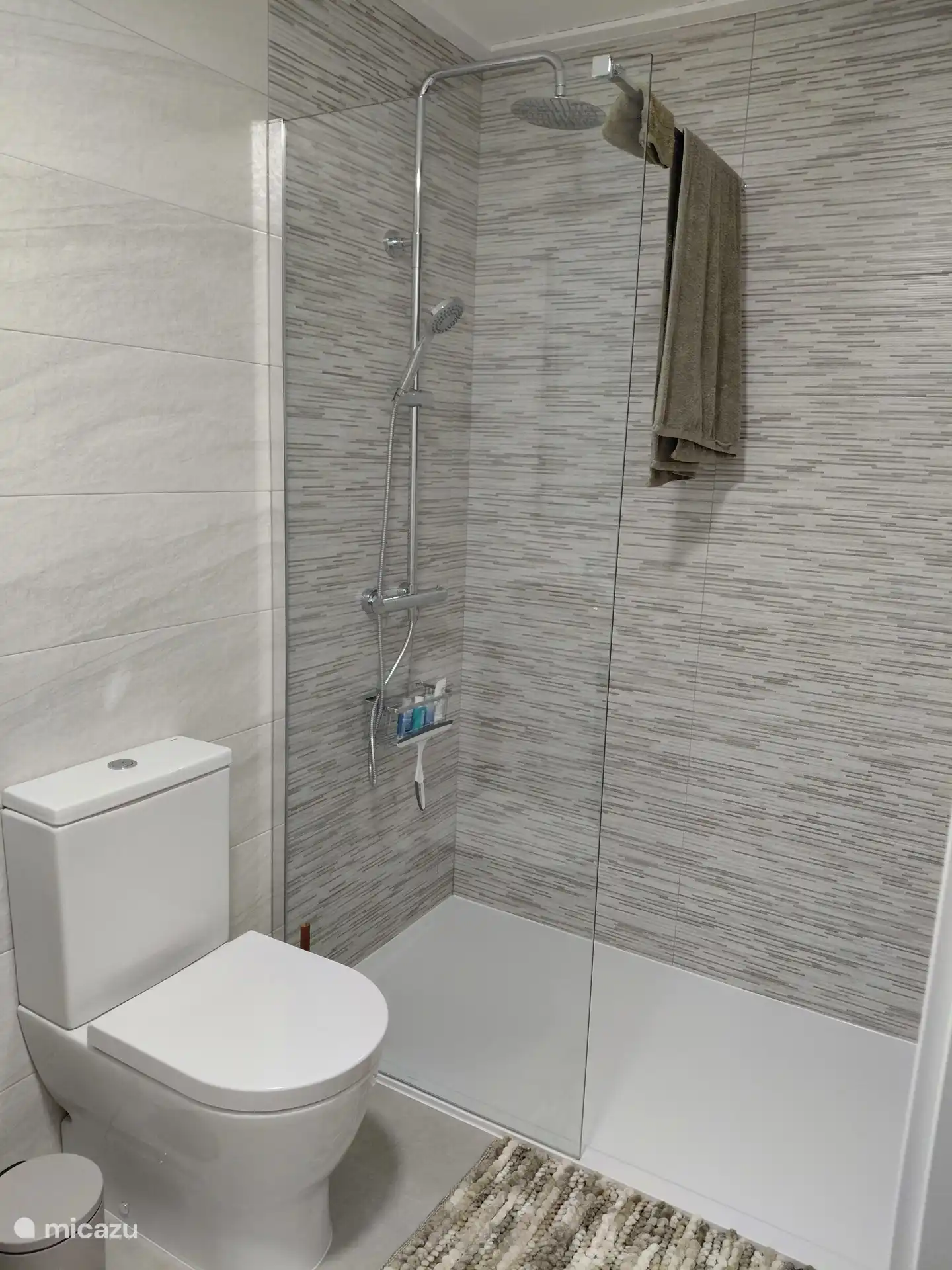 ensuite badkamer bij slaapkamer 2