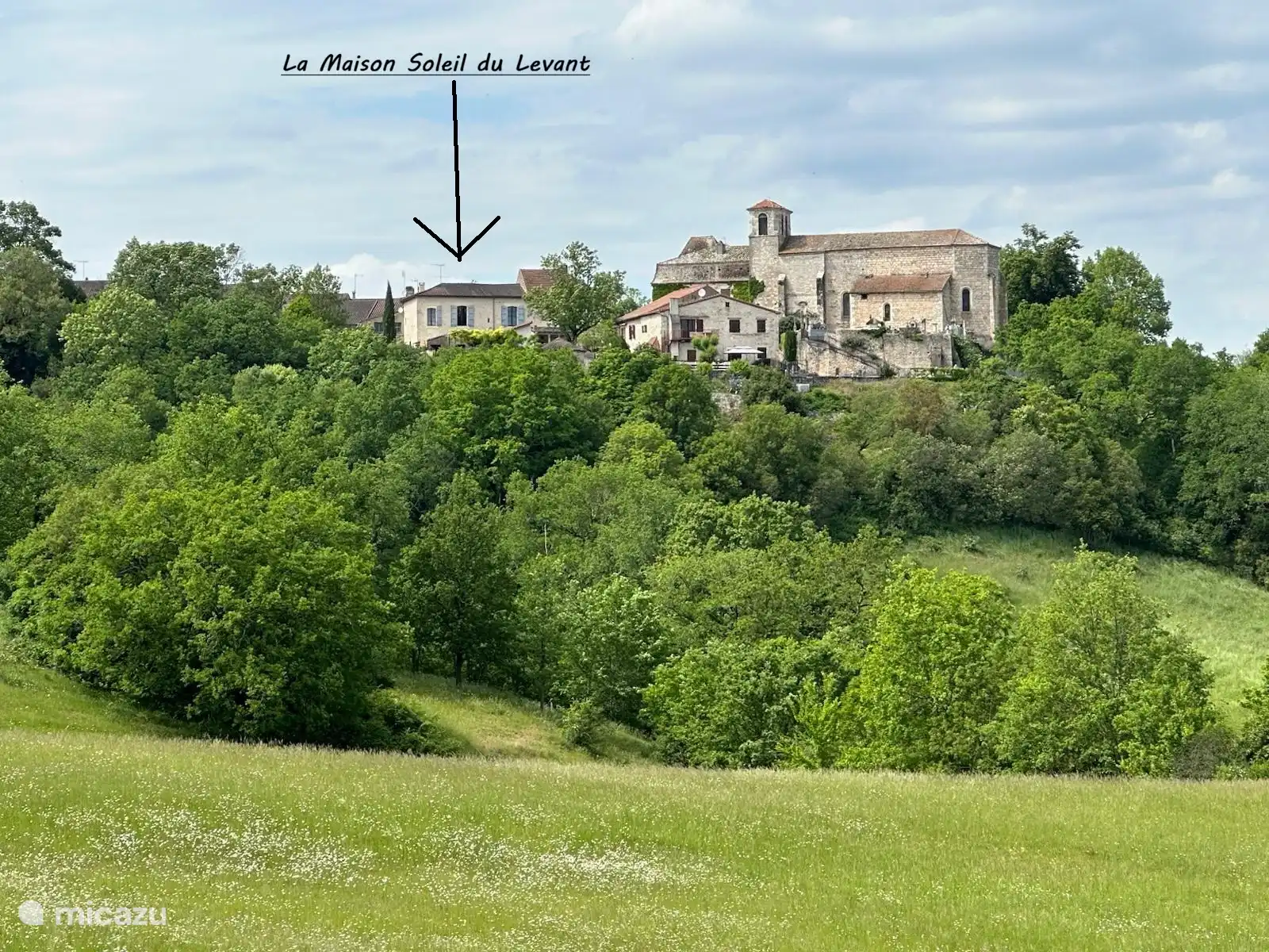 Lors d’une promenade dans la vallée, la maison est magnifique 