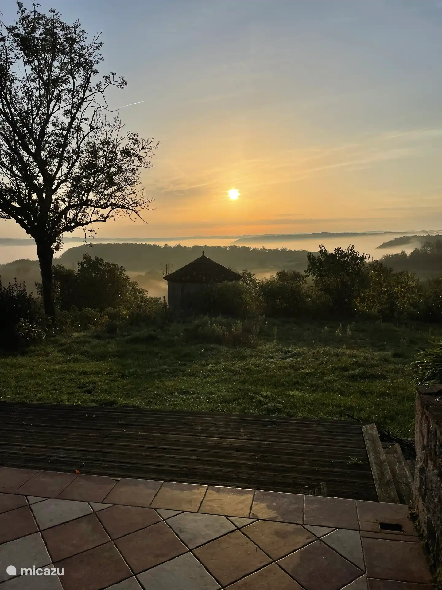 Ces levers de soleil ne sont pas rares. On peut la voir presque tous les jours depuis la plupart des chambres et depuis la terrasse. 