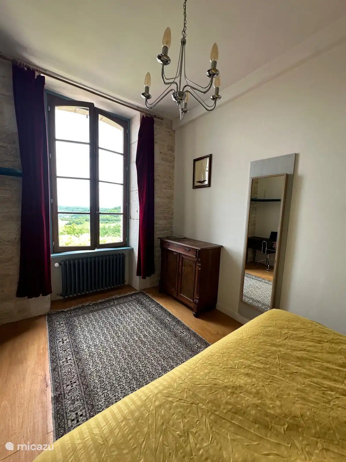 chambre 3 avec lit king size et salle de bain attenante