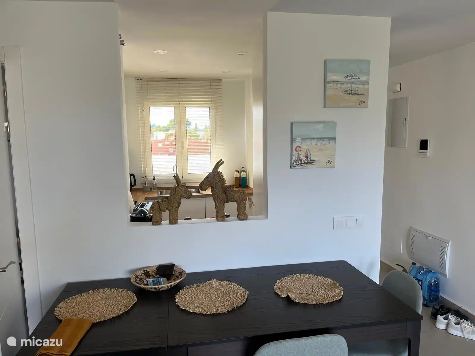 Blick vom Wohnzimmer in die Küche