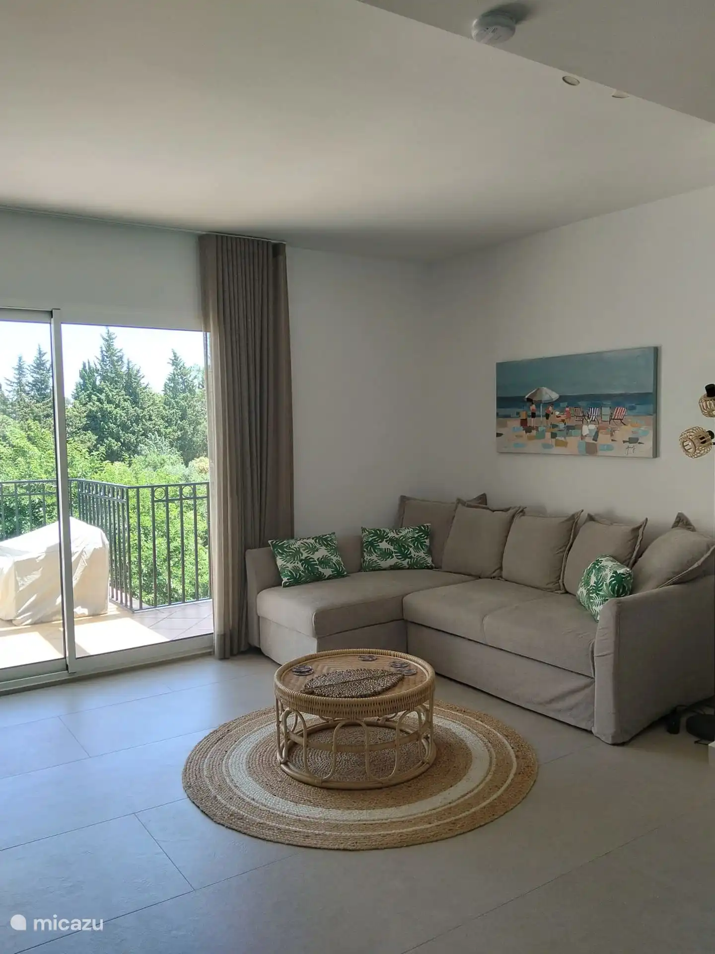 Das Wohnzimmer mit Sitz- und Schlafsofa