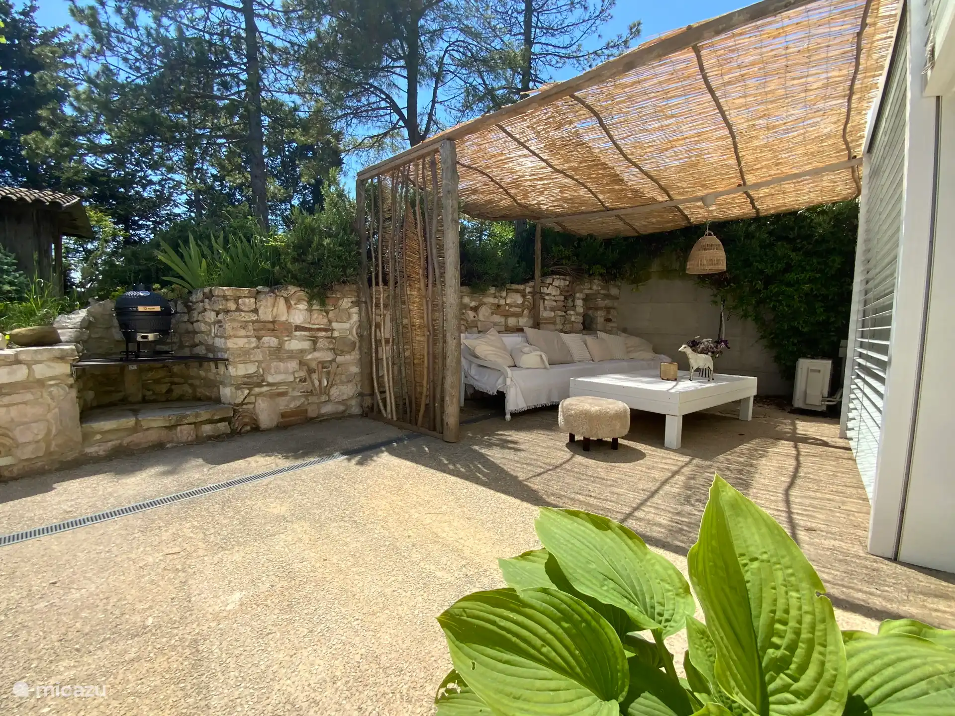 Terrasse privée avec barbecue