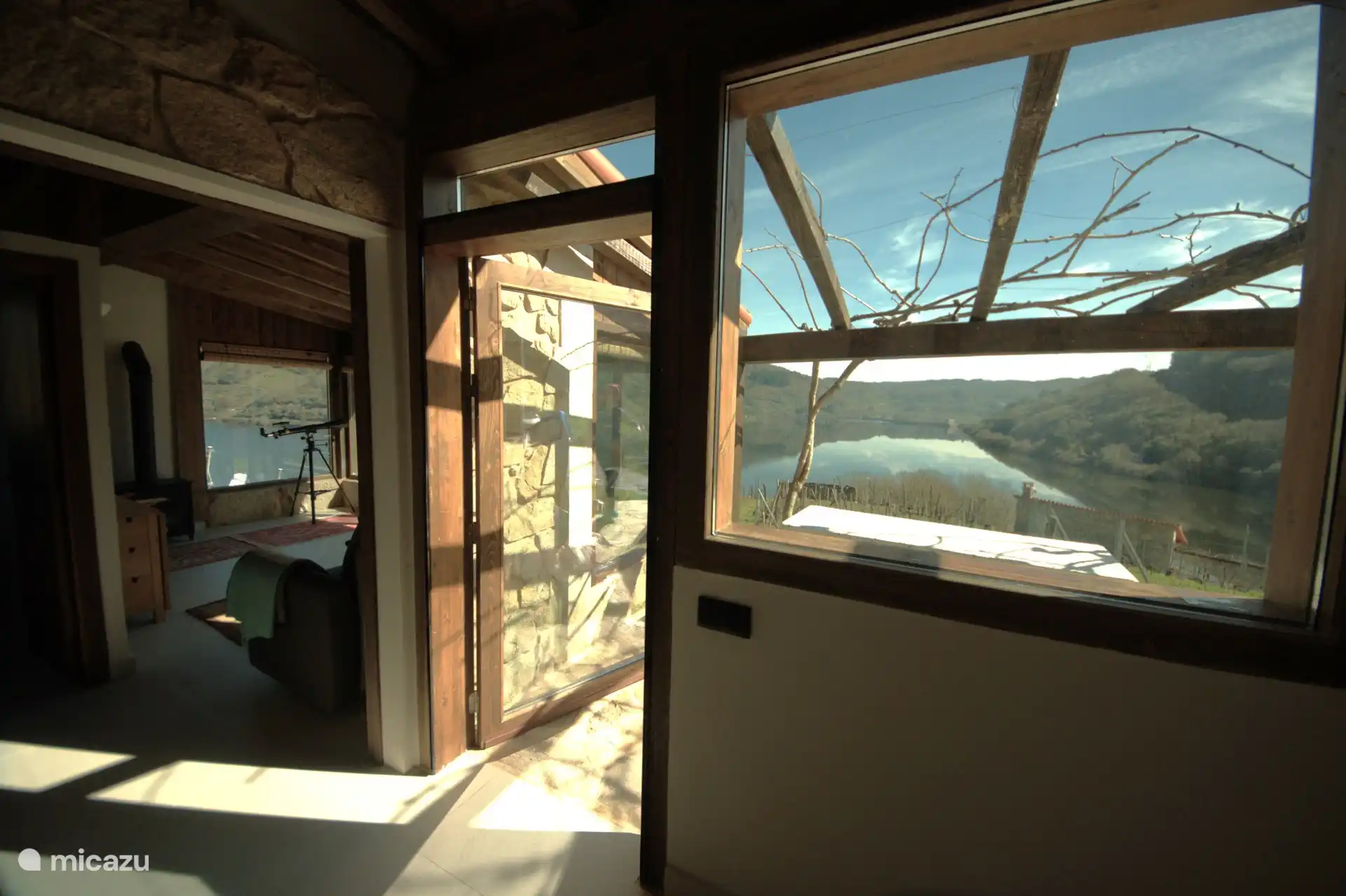 Distribution kitchen, living room and porch