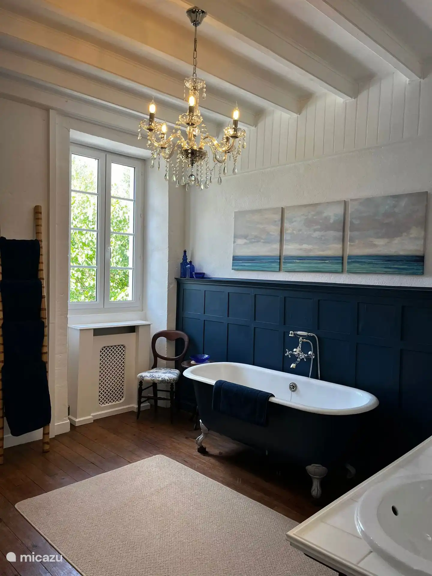 Badkamer 3, gedeeld tussen kamers 3 en 4. 