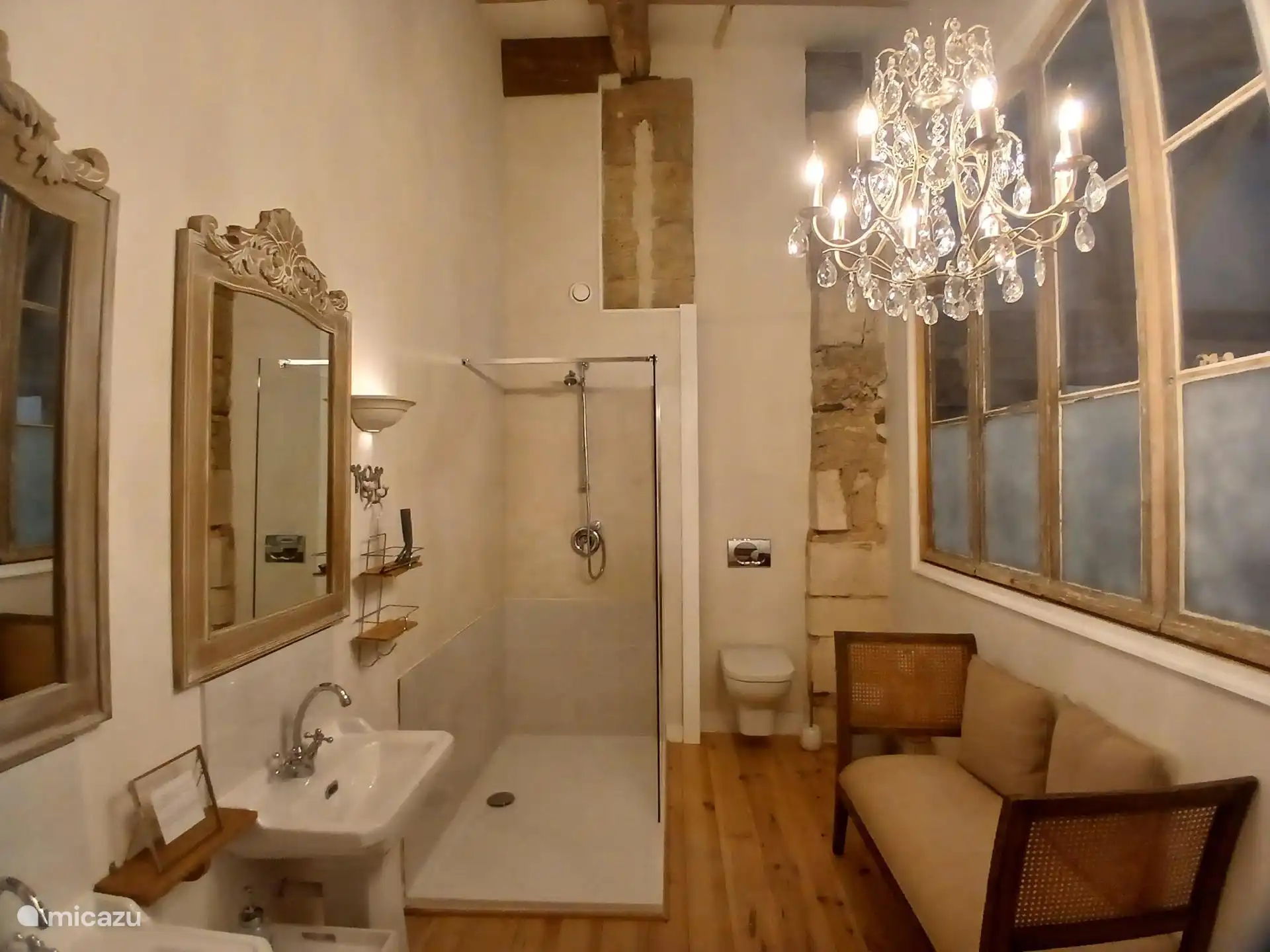 Le Tournesol luxe en ruime badkamer